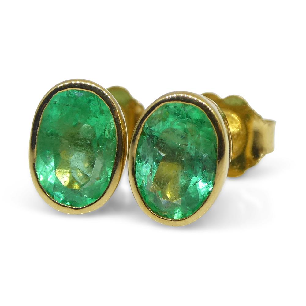 Women's or Men's 1.49ct Colombian Emerald Stud Earrings set in 18k Yellow Gold For Sale