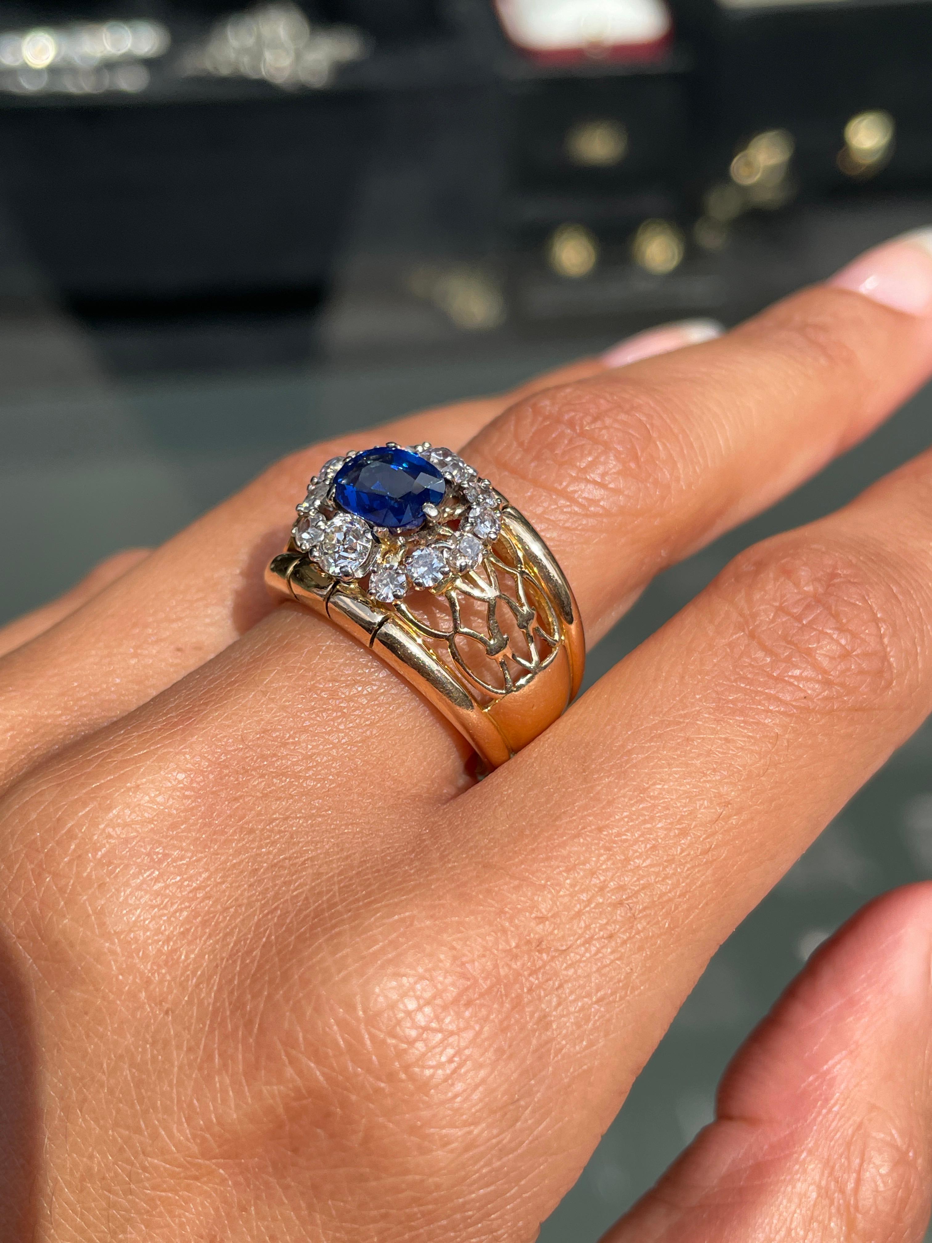 1.49ct Natural Unheated Blue Sapphire & Diamond 18k Gold Dress Ring, circa 1940s In Good Condition For Sale In London, GB