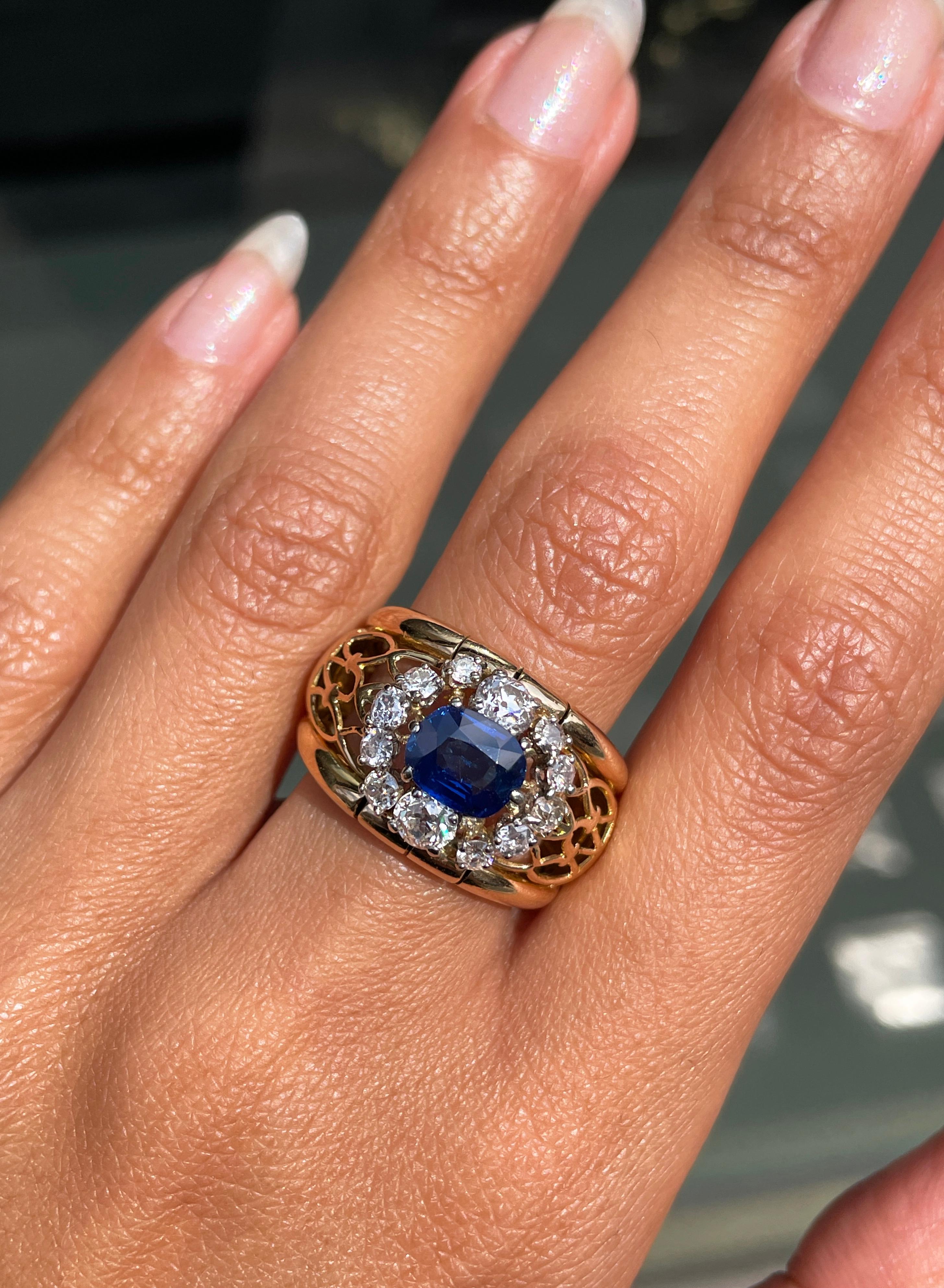 1.49ct Natural Unheated Blue Sapphire & Diamond 18k Gold Dress Ring, circa 1940s For Sale 1
