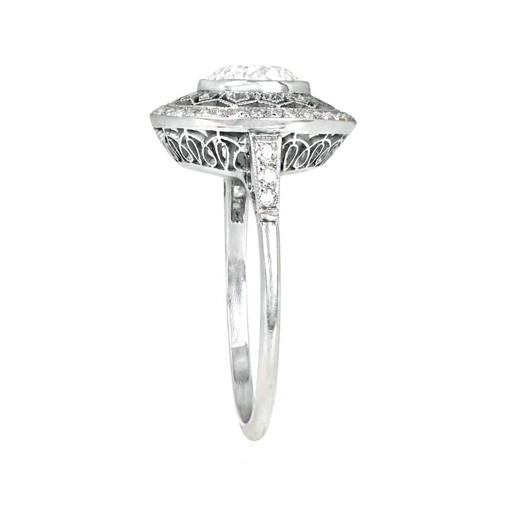 Verlobungsring mit 1,49 Karat Diamant im alten Euroschliff, Farbe I, Diamant-Halo, Platin (Art déco) im Angebot