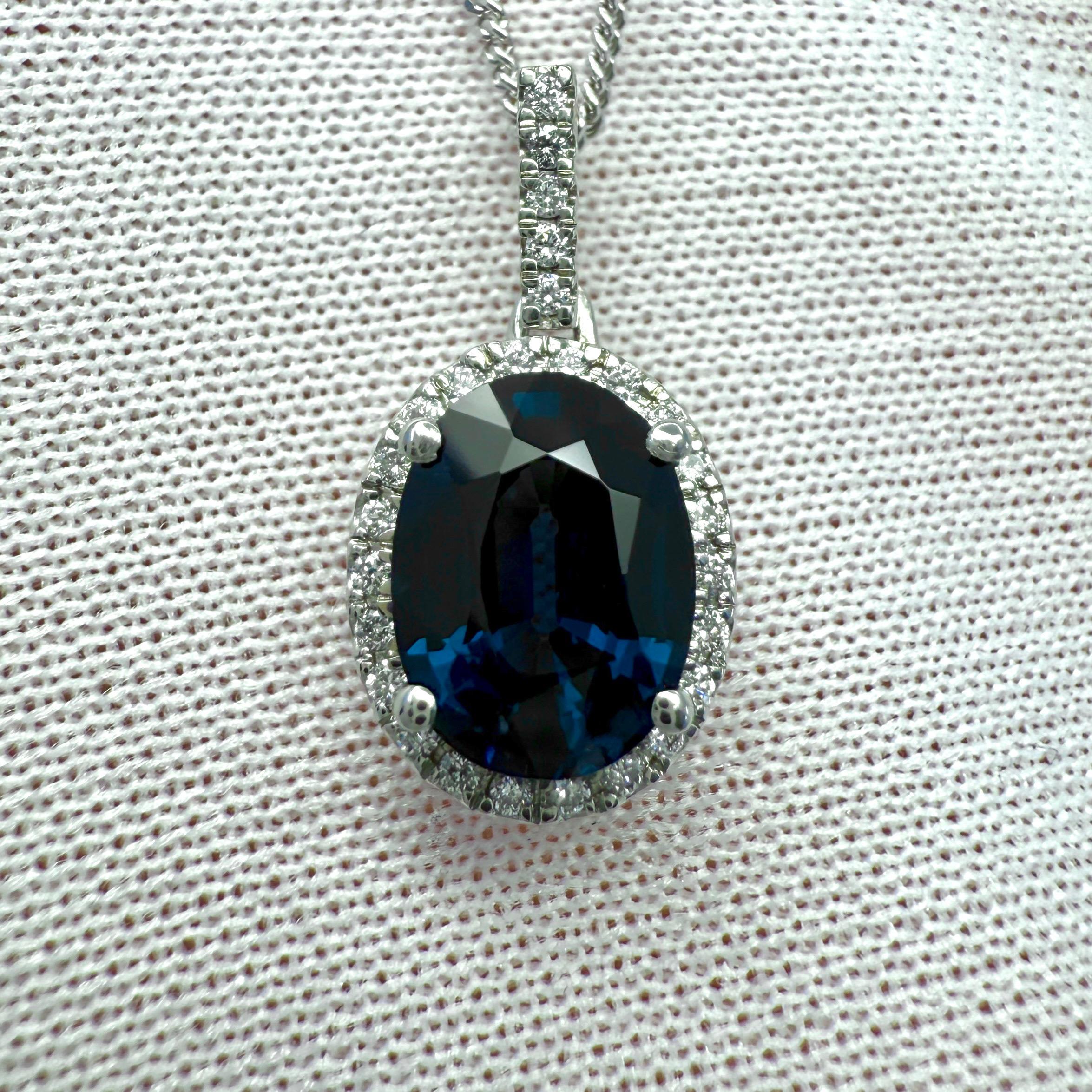 Taglio rotondo Collana con ciondolo in platino con diamanti e spinello blu profondo con taglio ovale da 1,49 carati in vendita