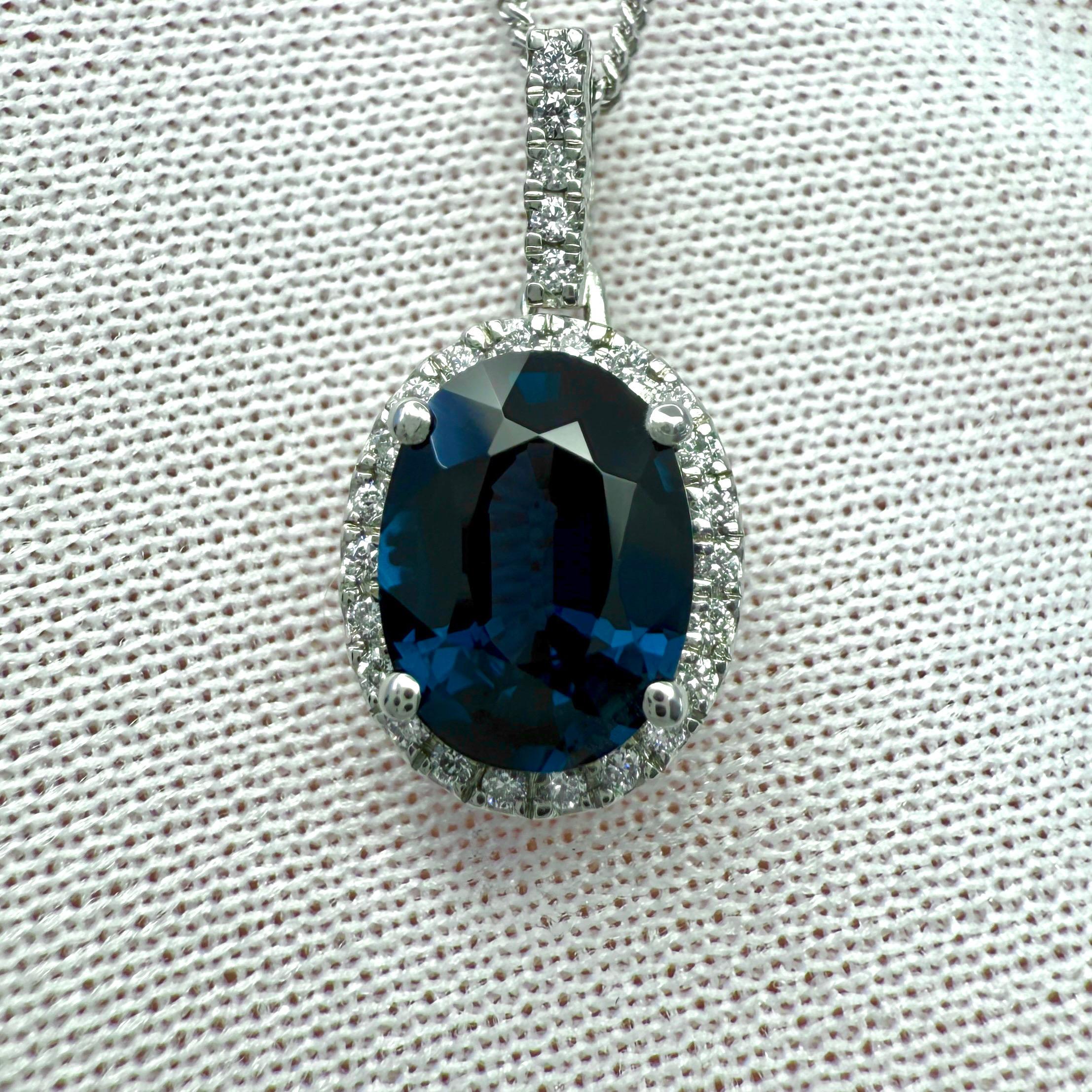 Collana con ciondolo in platino con diamanti e spinello blu profondo con taglio ovale da 1,49 carati in vendita 1