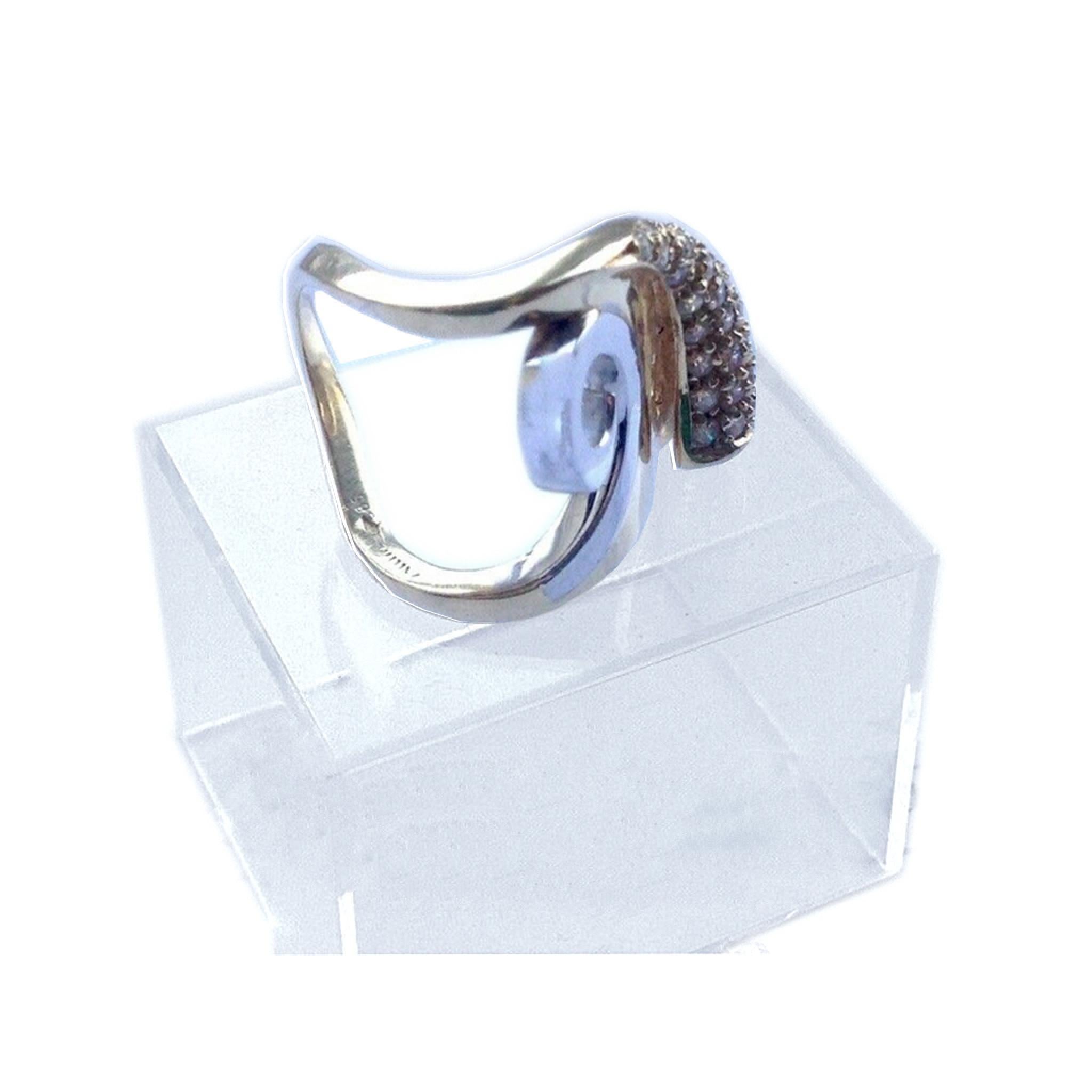 Modern 14ct 585 Gold Ring For Sale