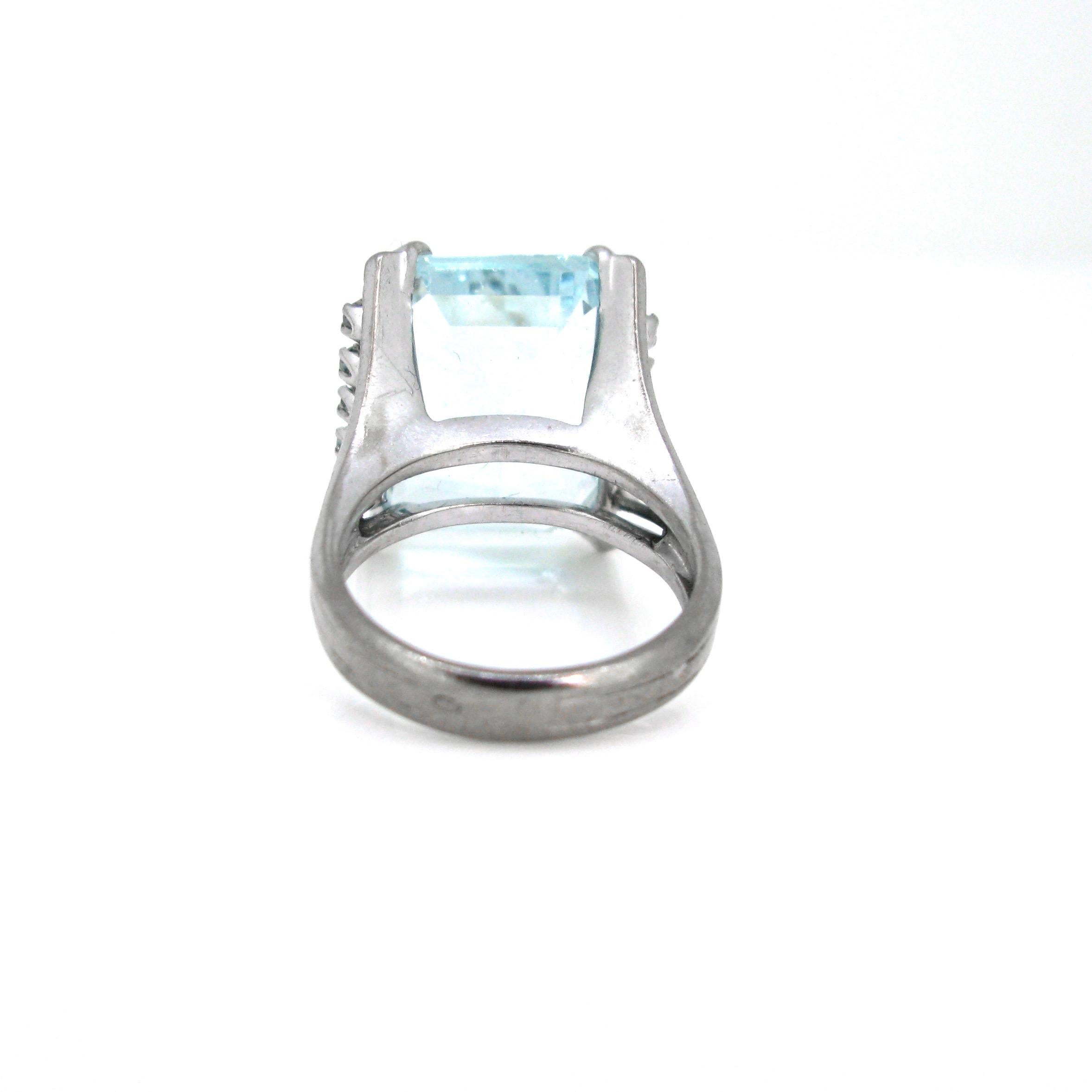 Women's or Men's 14 Carat Aquamarine Diamonds White Gold Cocktail Fashion Ring