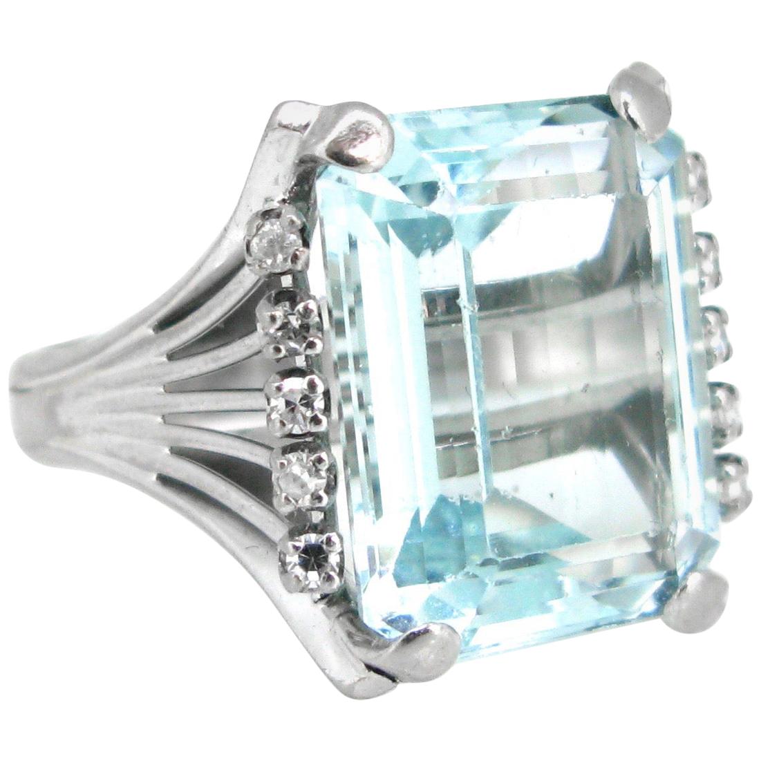 14 Carat Aquamarine Diamonds White Gold Cocktail Fashion Ring