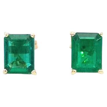 1.4ct Emerald Earrings in 18k Yellow Gold For Sale