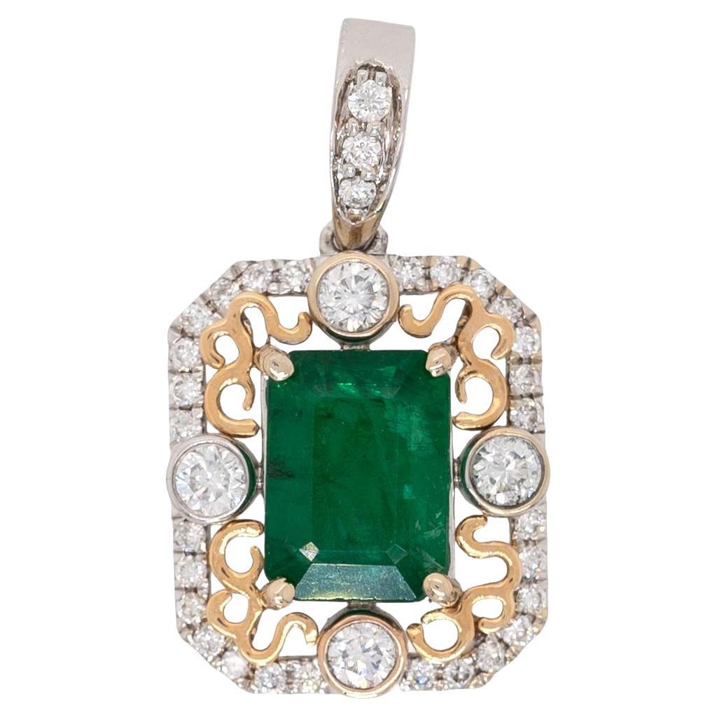 Ciondolo con smeraldo da 1,4 carati e accenti di diamanti naturali: Oro massiccio 14K, 7x5mm