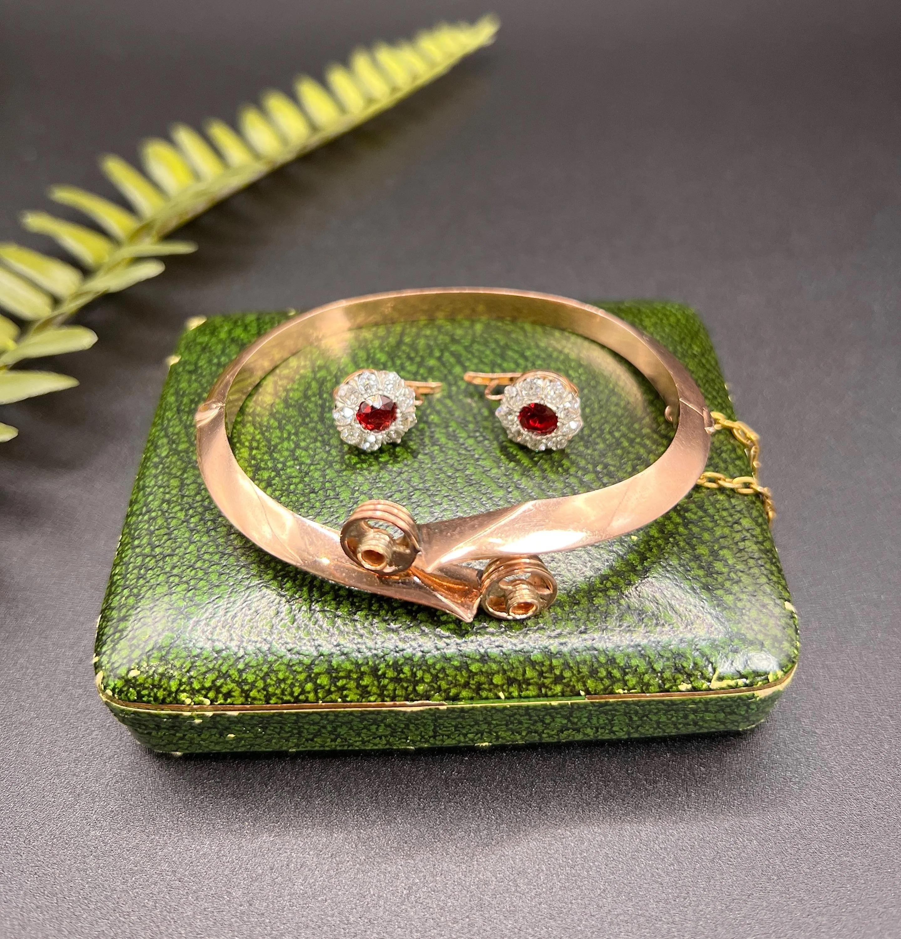 Taglio antico europeo Bracciale in oro 14ct anni '40 con granato e diamanti, convertibile in orecchini a grappolo con margherita in vendita