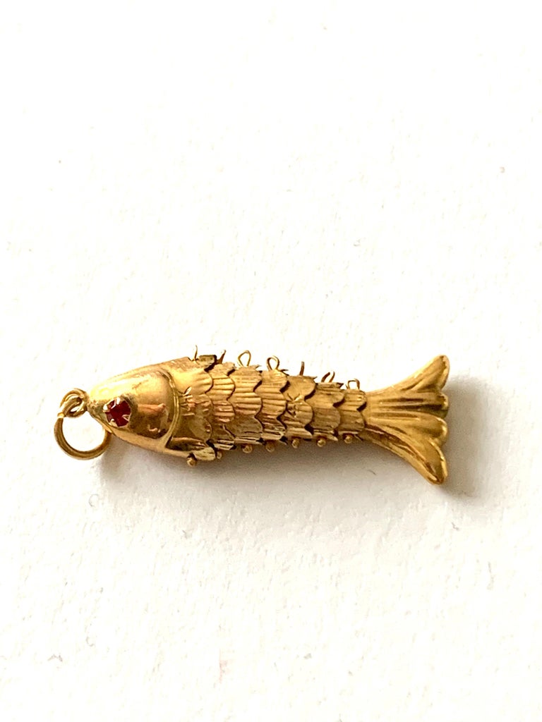 14ct Gold Articulated Fish Pendant For Sale at 1stDibs