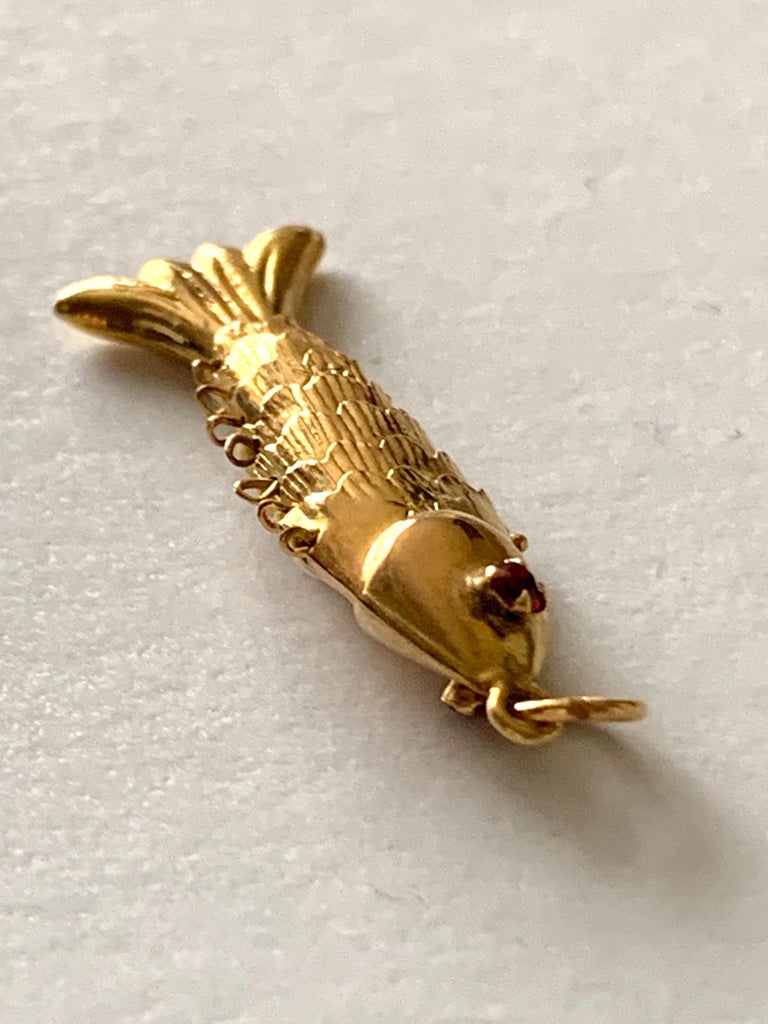 14ct Gold Articulated Fish Pendant For Sale at 1stDibs
