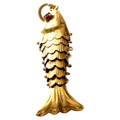 Chinese Articulated Fish Pendant in 18 Karat Yellow Gold For Sale at ...