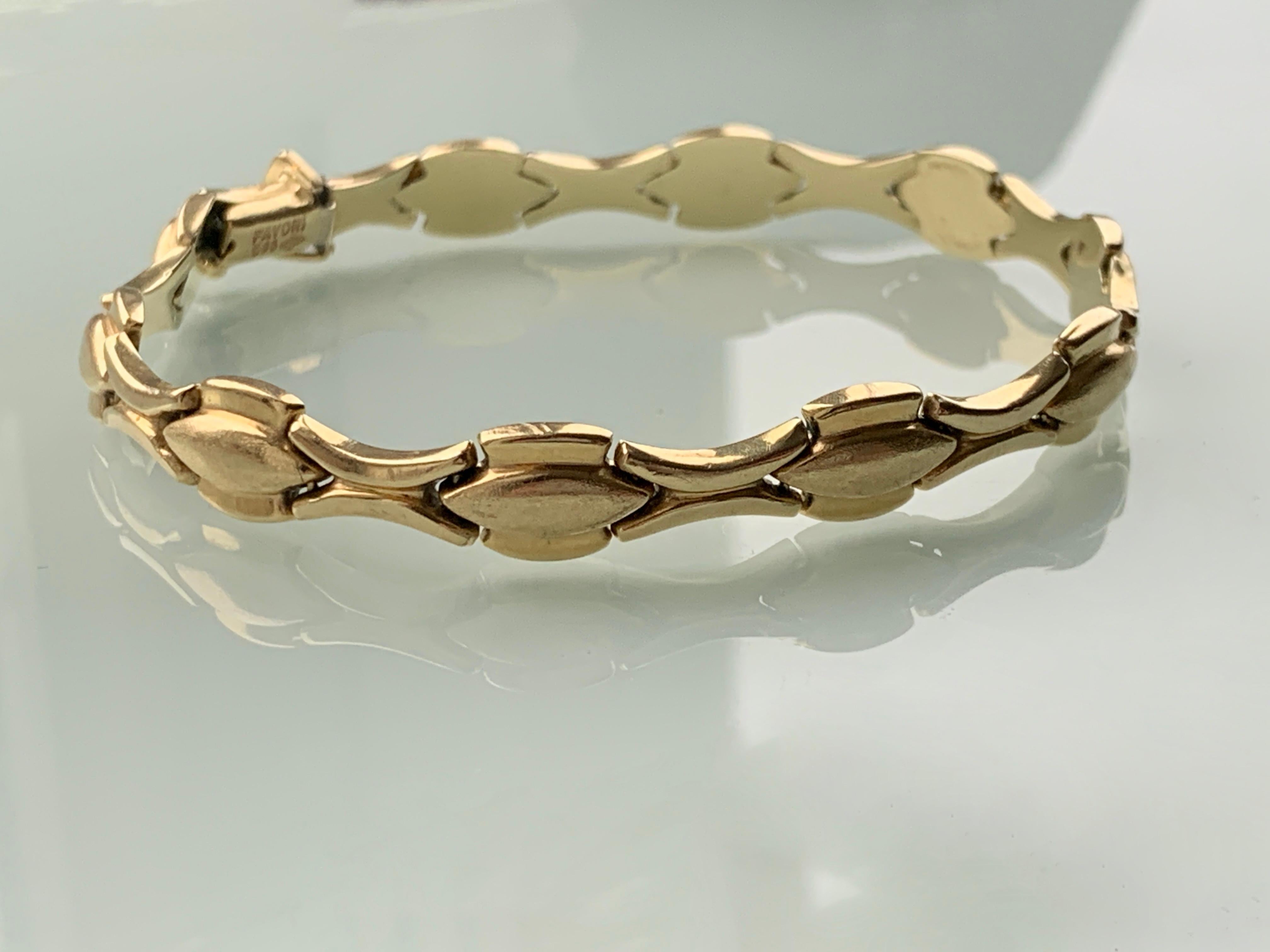 14ct 585 Gold Bracelet
By Turkish Goldsmiths Favori - stamped 585 with Designer Stamp
Each section is hinged enabling comfort for the wearer 
finished by a push in clasp secured by an over clip.
Favori showroom, gold jewellery paradise, is located