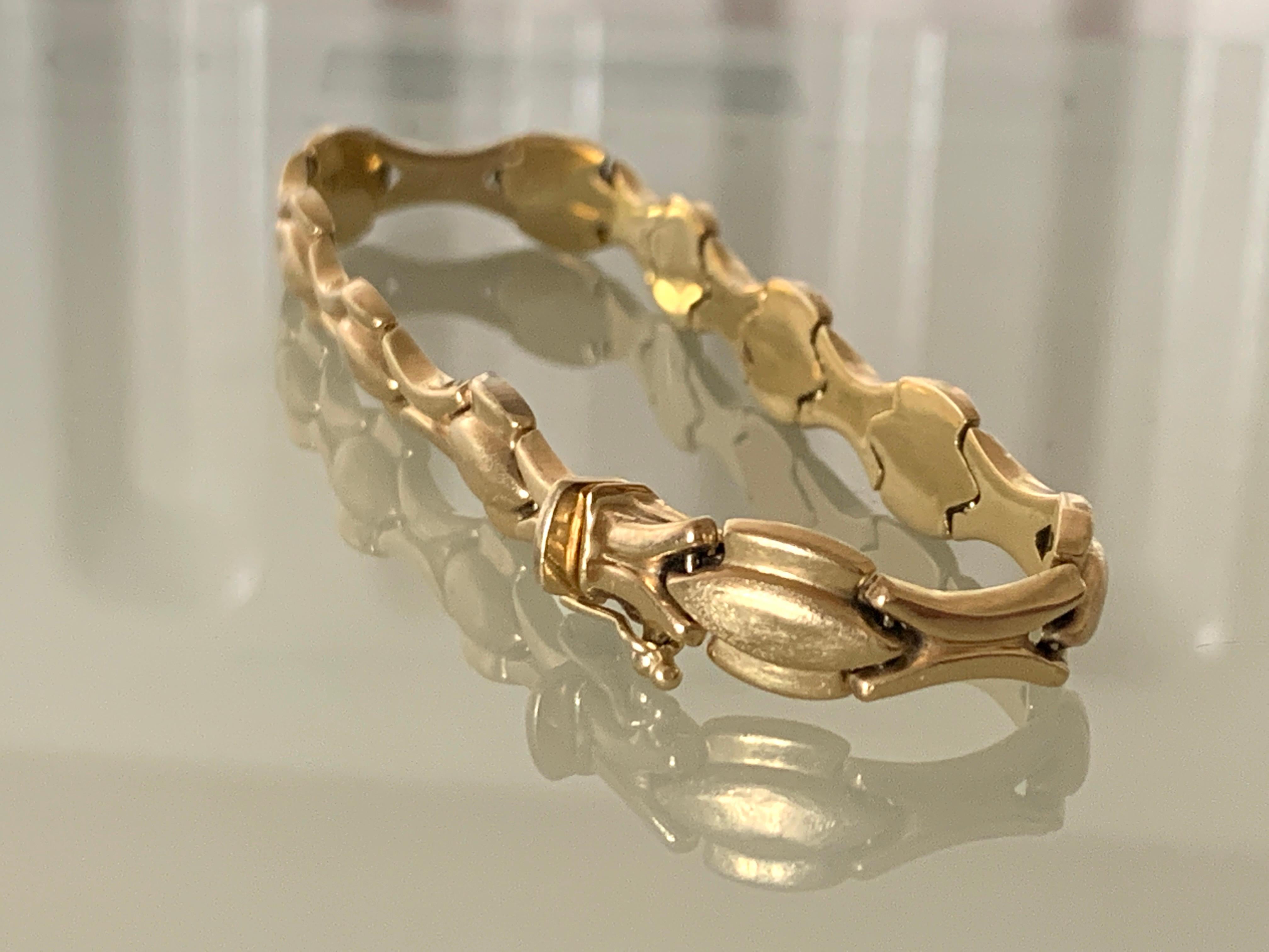 14ct 585 Gold Bracelet
By  Goldsmiths Favori - stamped 585 with Designer Stamp
& Full British Hallmarks by London Assay offices
{Bracelet Length  7.5