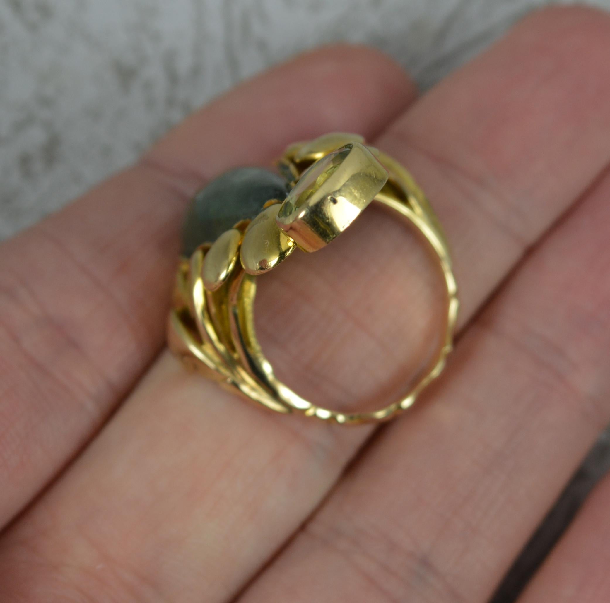 14ct Gold Green Tourmaline Cabochon and Peridot Floral Ring In Good Condition For Sale In St Helens, GB