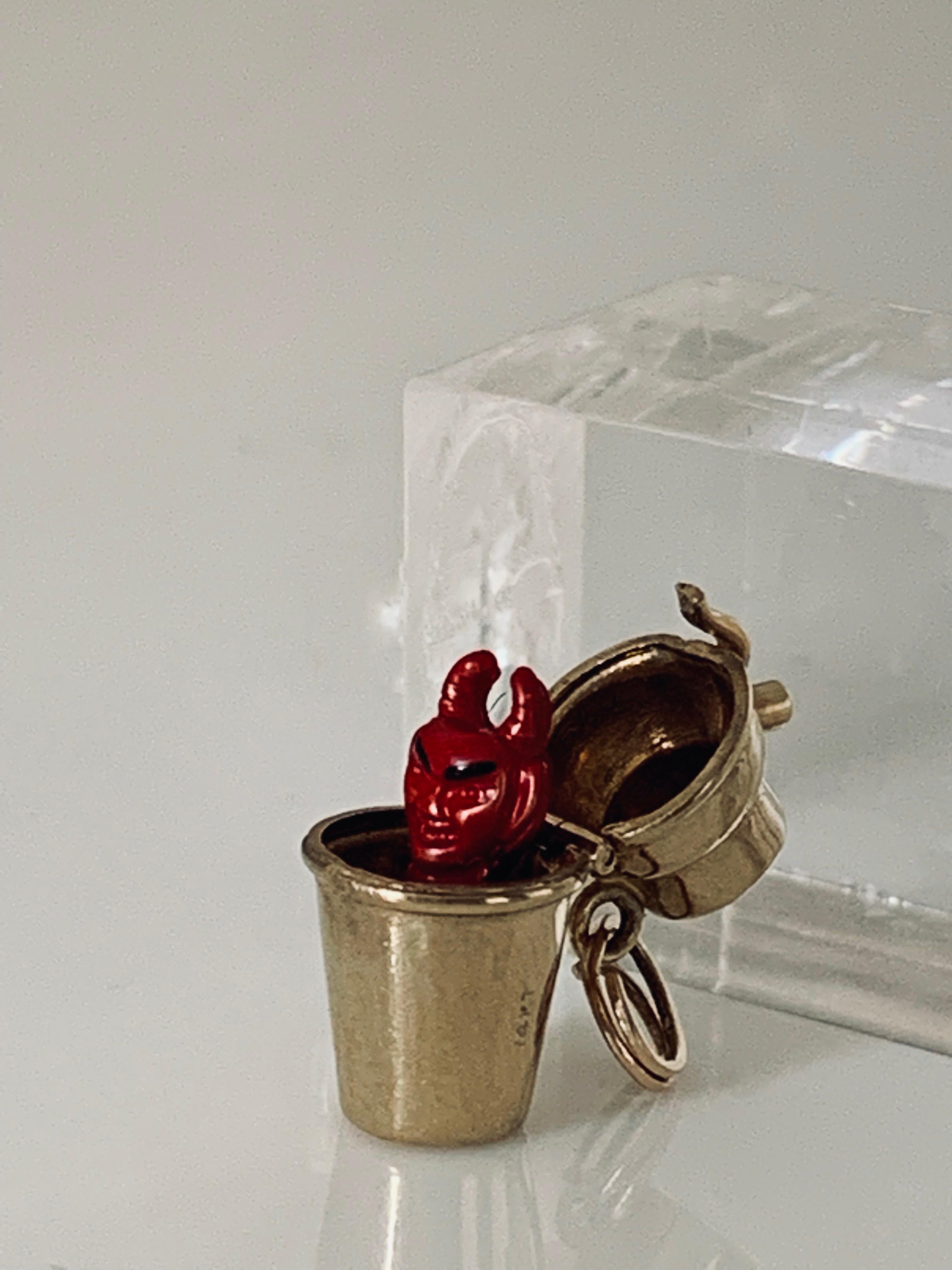 Rare
14ct 585 Gold cocktail shaker
that hides a pop out red enamelled devil when opened
it jumps out quickly to surprise you 
with two faces -
In very good condition.
stamped 14k
Era 1940s