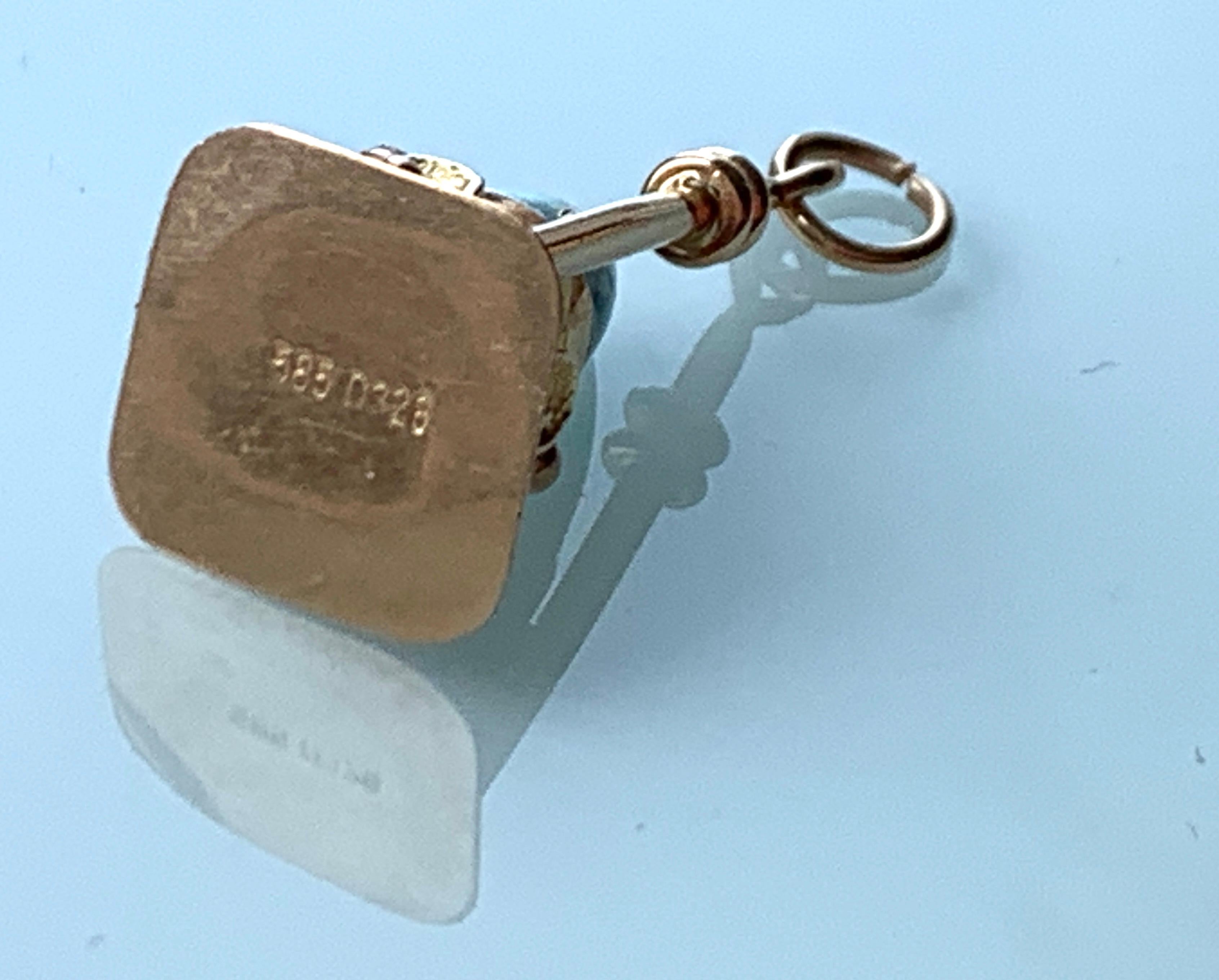 Charm a forma di tempio in oro 14ct con pietra turchese In condizioni buone in vendita a London, GB
