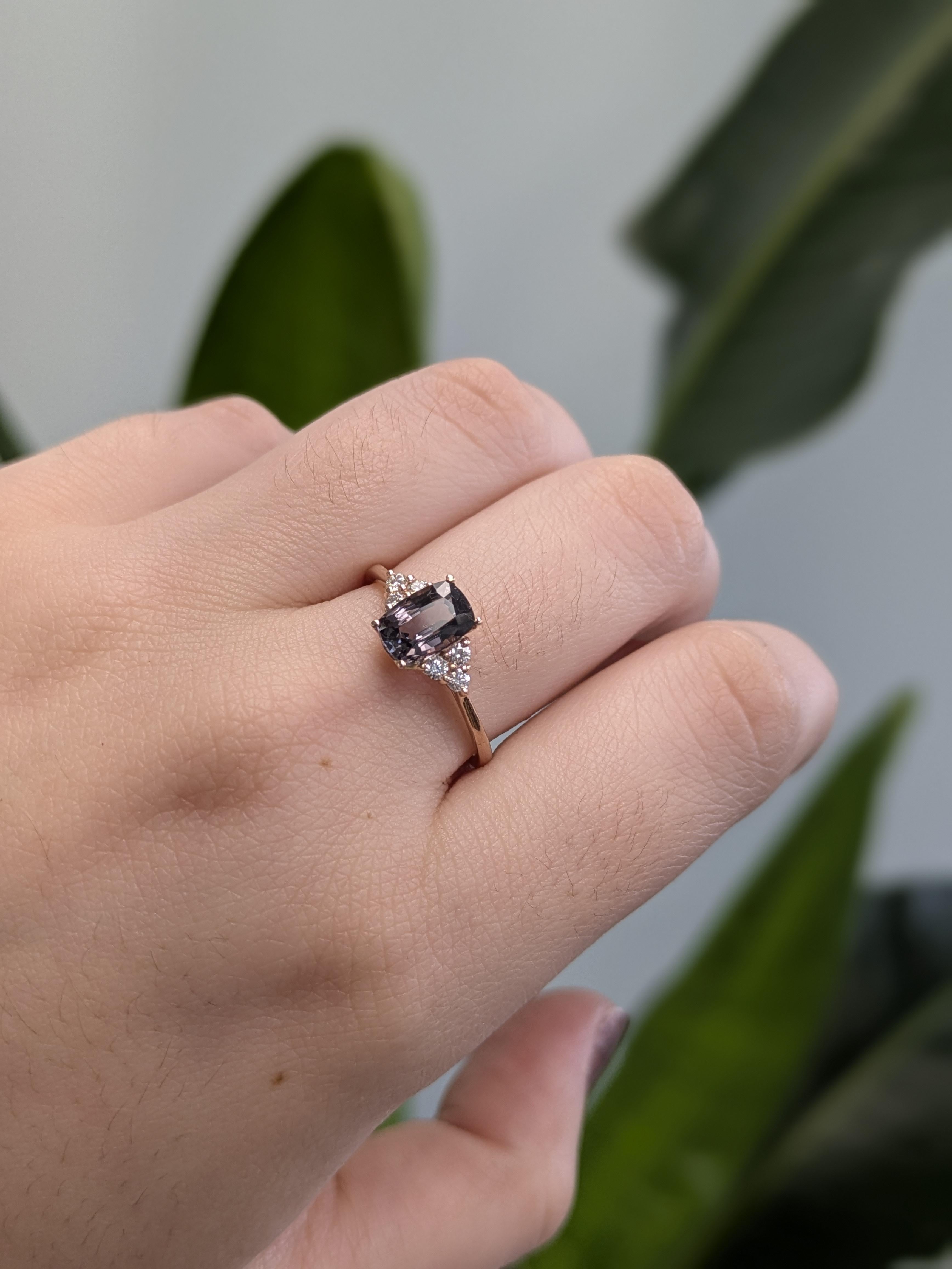 1,4ct Grauer Spinell Ring mit natürlichen Diamanten Akzente in 14K Rose Gold  CU 8x4,5mm (Zeitgenössisch) im Angebot