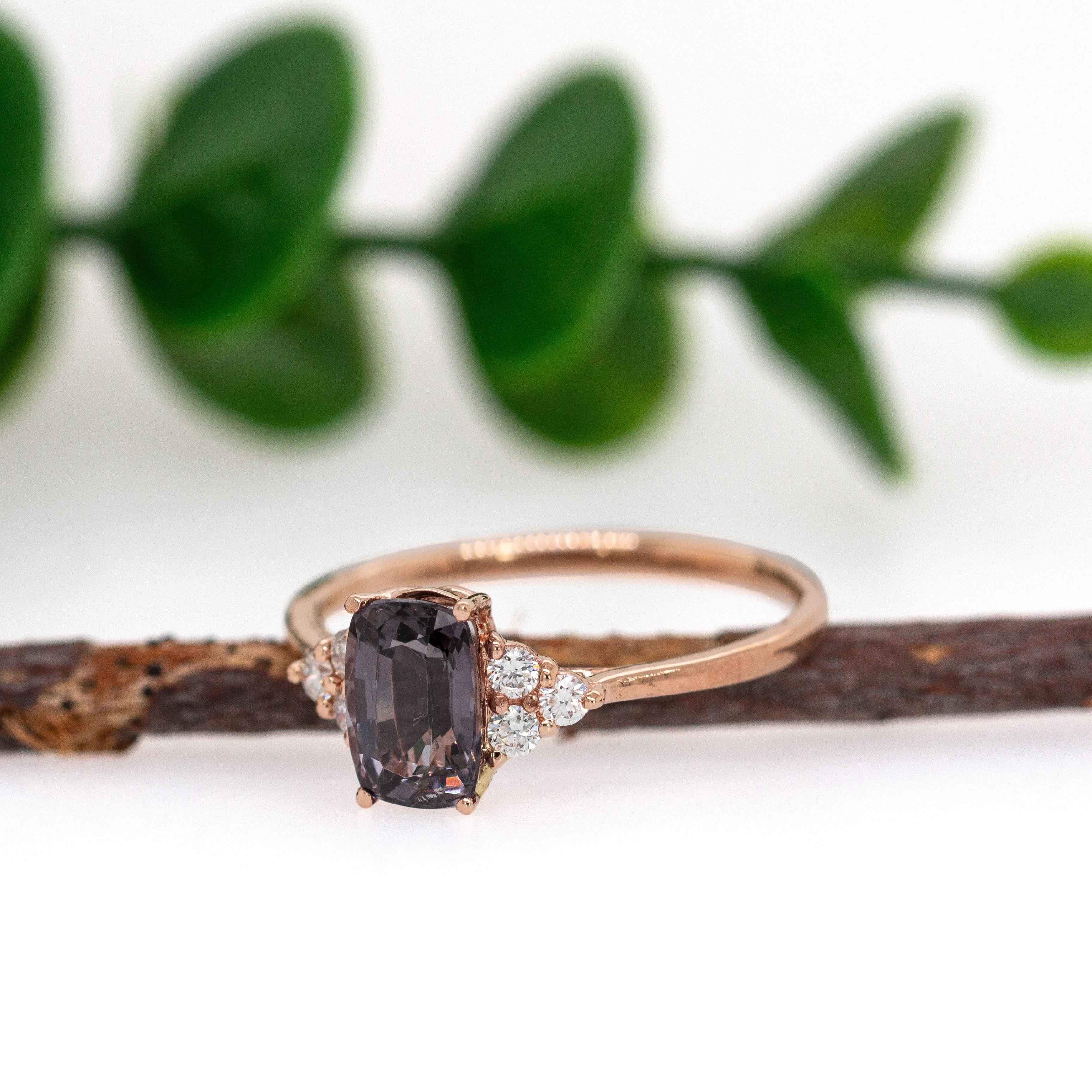 1,4ct Grauer Spinell Ring mit natürlichen Diamanten Akzente in 14K Rose Gold  CU 8x4,5mm im Zustand „Neu“ im Angebot in Columbus, OH