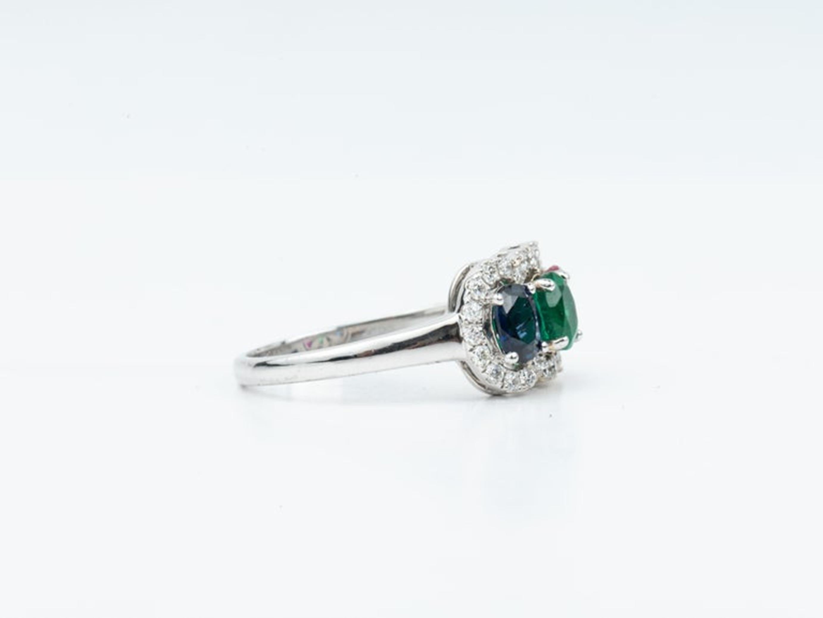 1.4tcw Oval Emerald, Sapphire, Ruby & Diamond Halo Three Stone Engagement Ring In New Condition For Sale In Jaipur, RJ