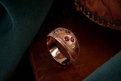 Anello Bombè in oro rosa 14ct con zaffiri di provenienza etica