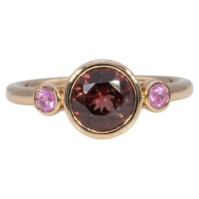 Bague en spinelle rouge de 1,4 ct rehaussée de saphirs roses : or massif 14 carats, pierre ronde de 6 mm