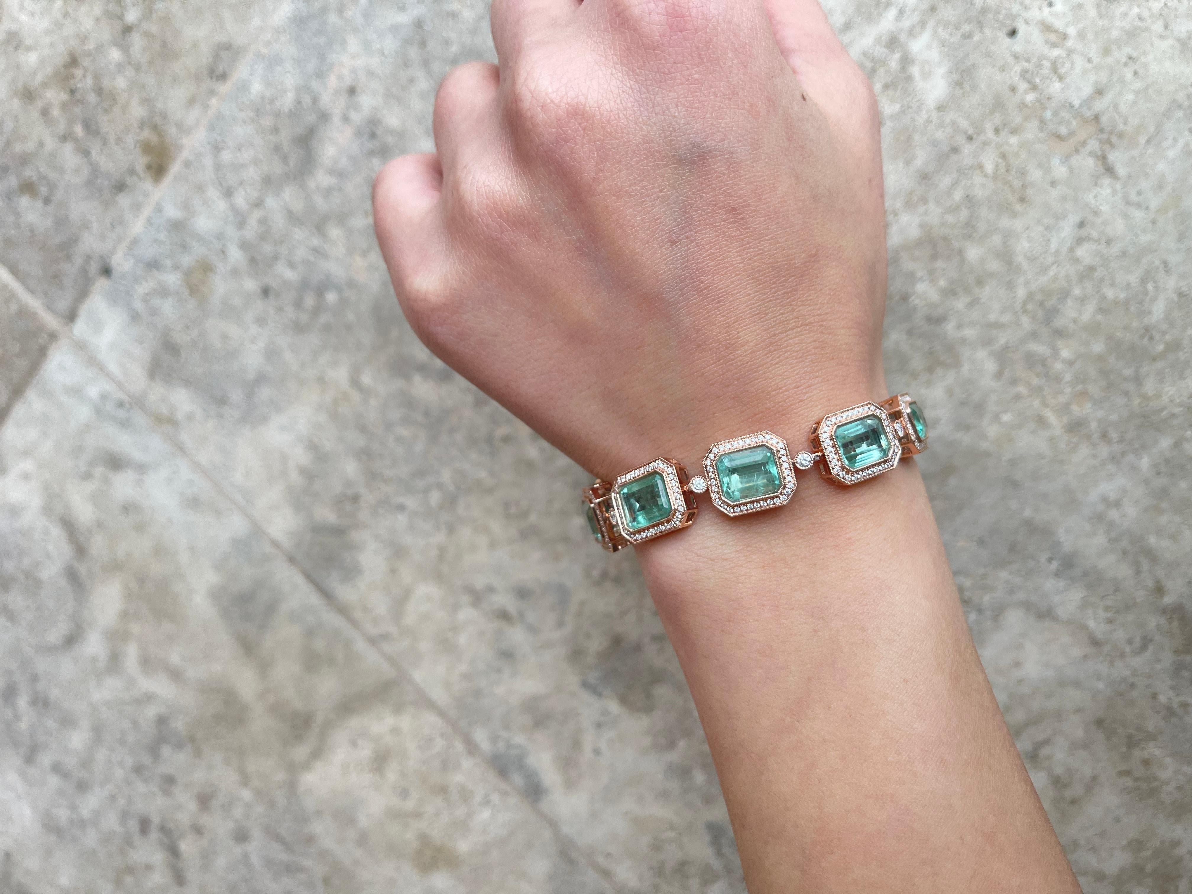 Taille émeraude Bracelet en or rose 14 carats avec émeraudes de Colombie taille émeraude et diamants en vente