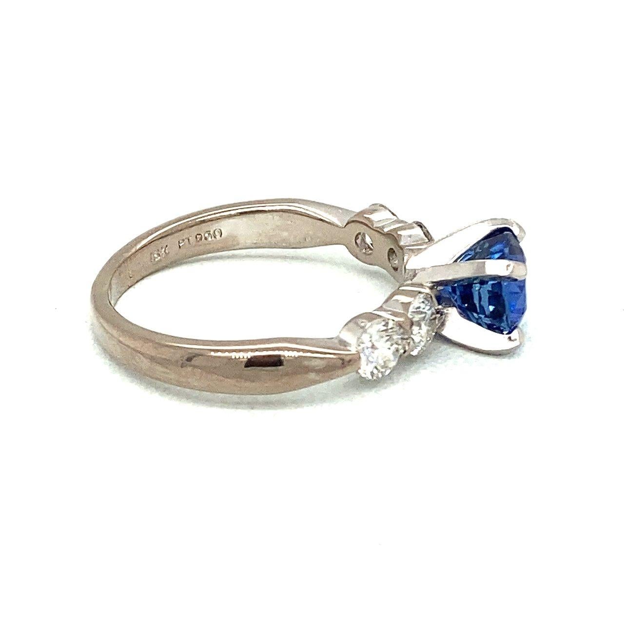 1.4CT Sri Lankan Blue Sapphire and Diamond Ring In Good Condition For Sale In Los Angeles, CA