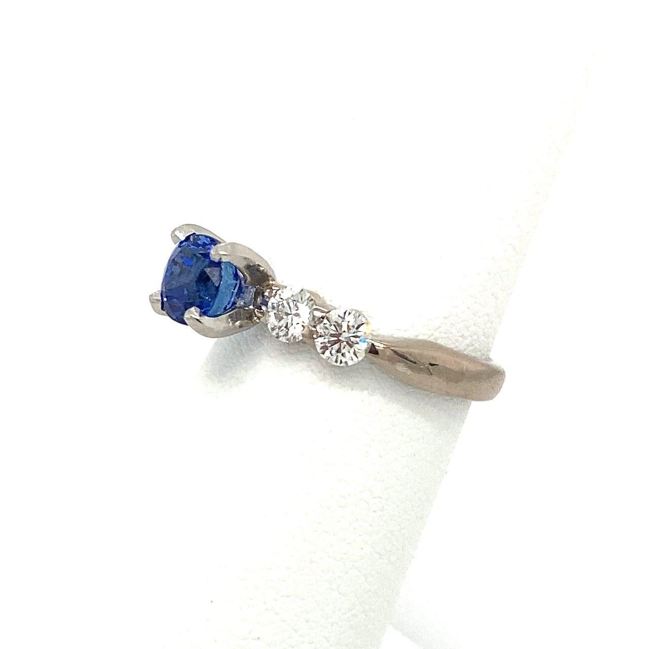 Women's 1.4CT Sri Lankan Blue Sapphire and Diamond Ring For Sale