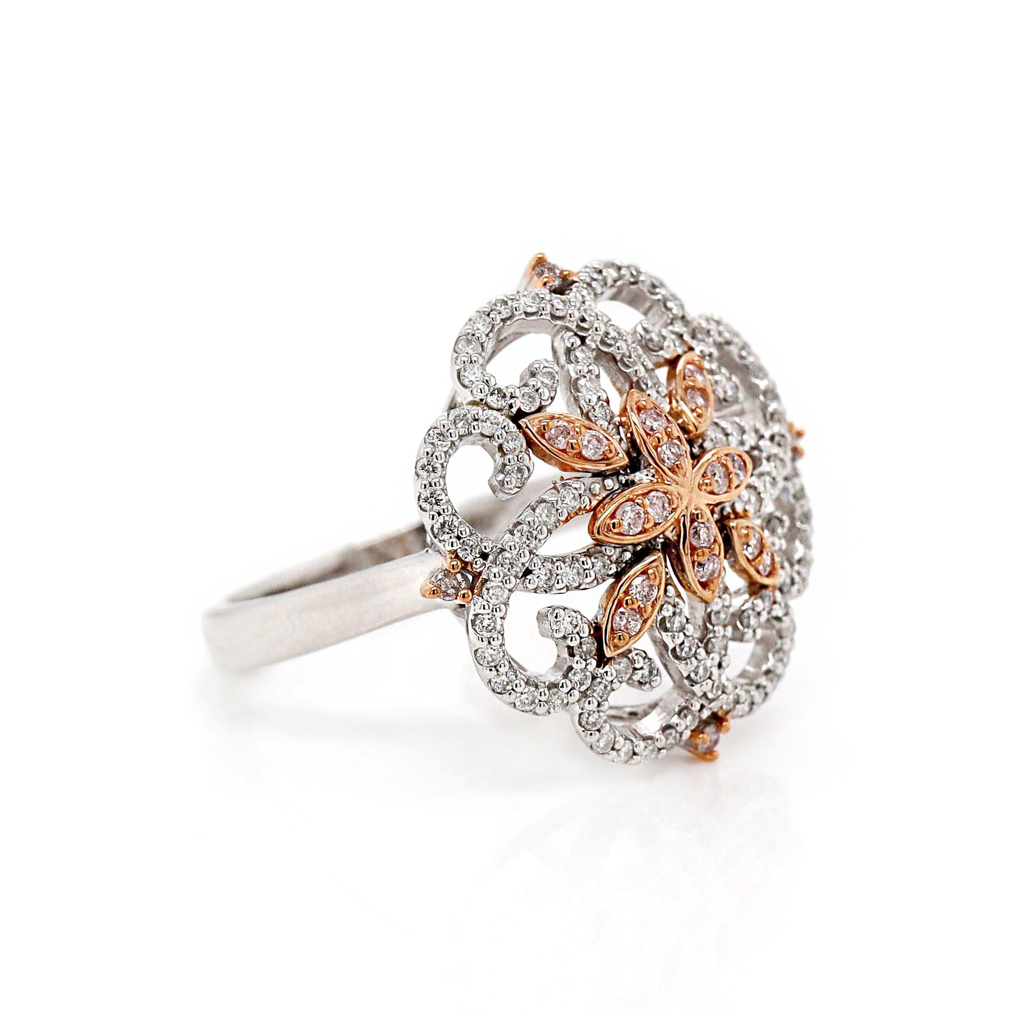 Edoardiano Anello da abito in stile antico con diamanti rosa e bianchi in oro bianco e rosa 14CT in vendita