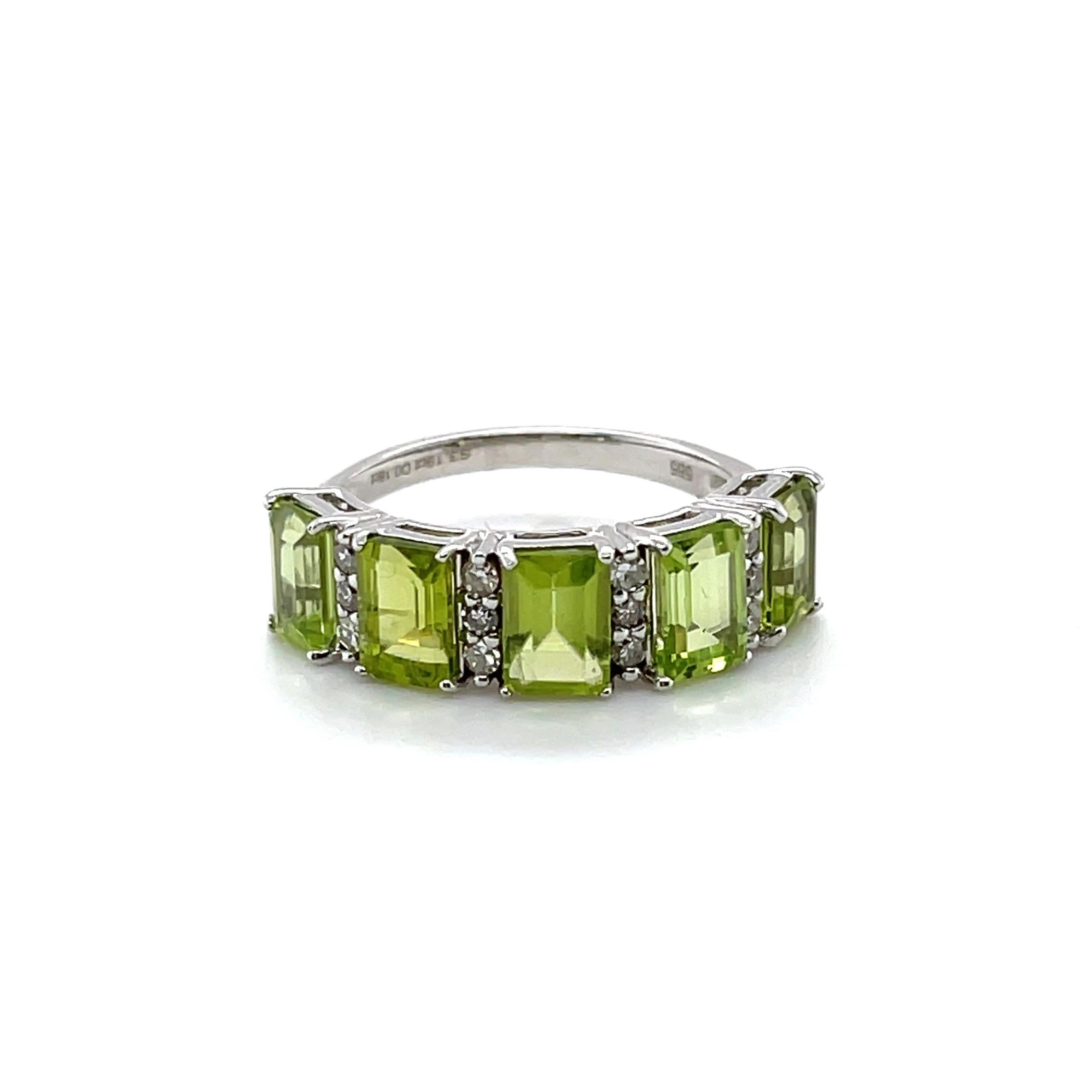 For Sale:  14ct White Gold 5 Stone Peridot and Diamond Ring 2