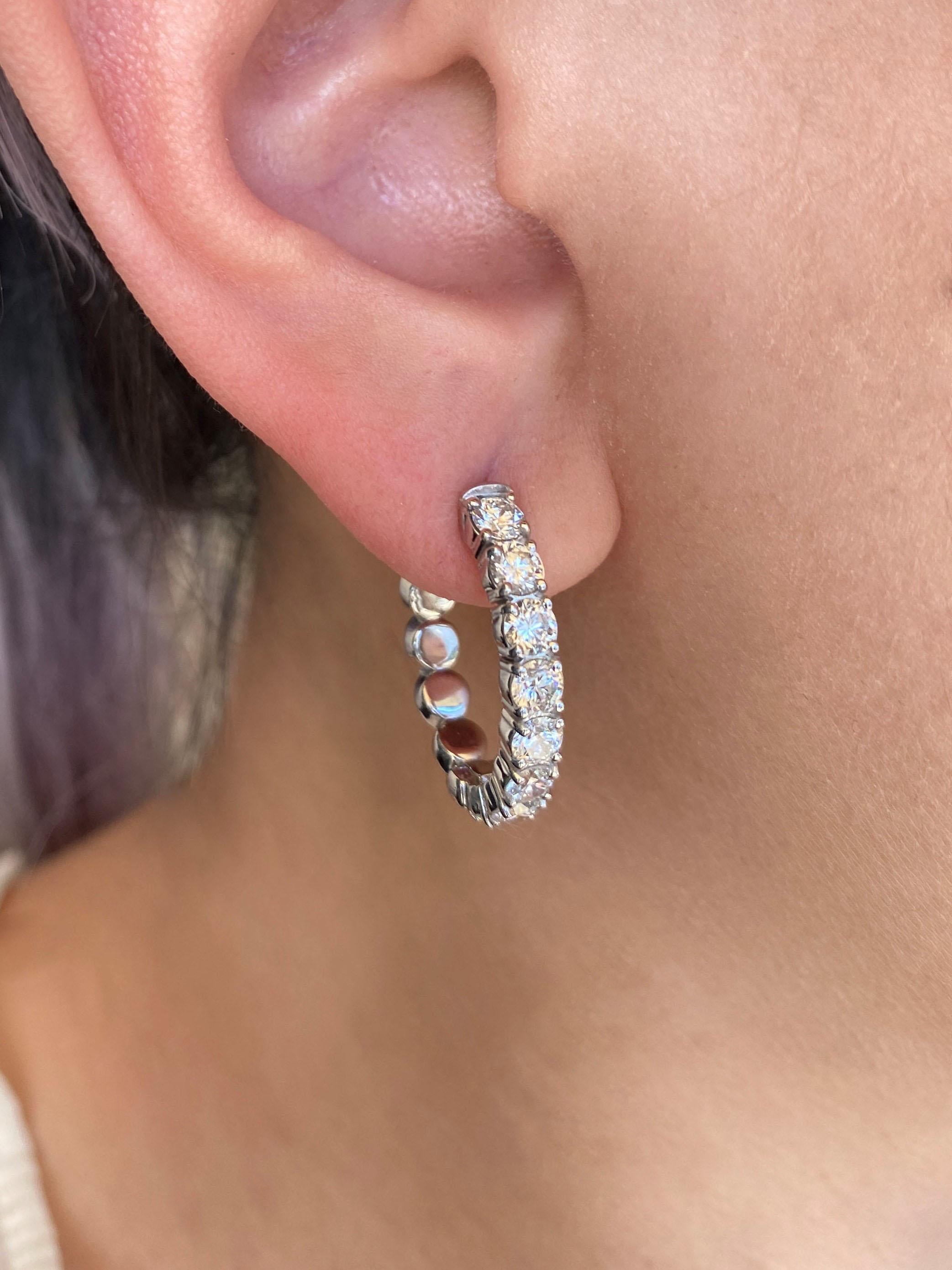 14ct White Gold and Diamond Hoop Earrings In New Condition For Sale In SYDNEY, AU