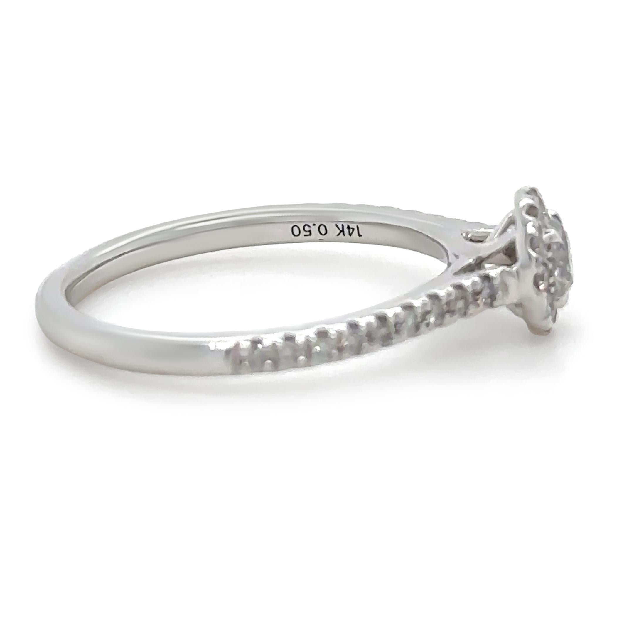 Bague de mariage en or blanc 14ct avec halo de diamants 0.73ct Pour femmes en vente