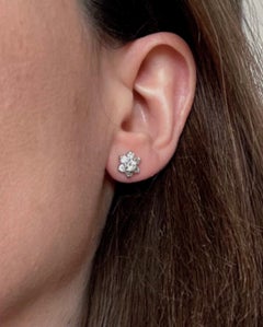 14-Karat-Weißgold-Diamant-Cluster-Ohrstecker, CIRCA 2000
