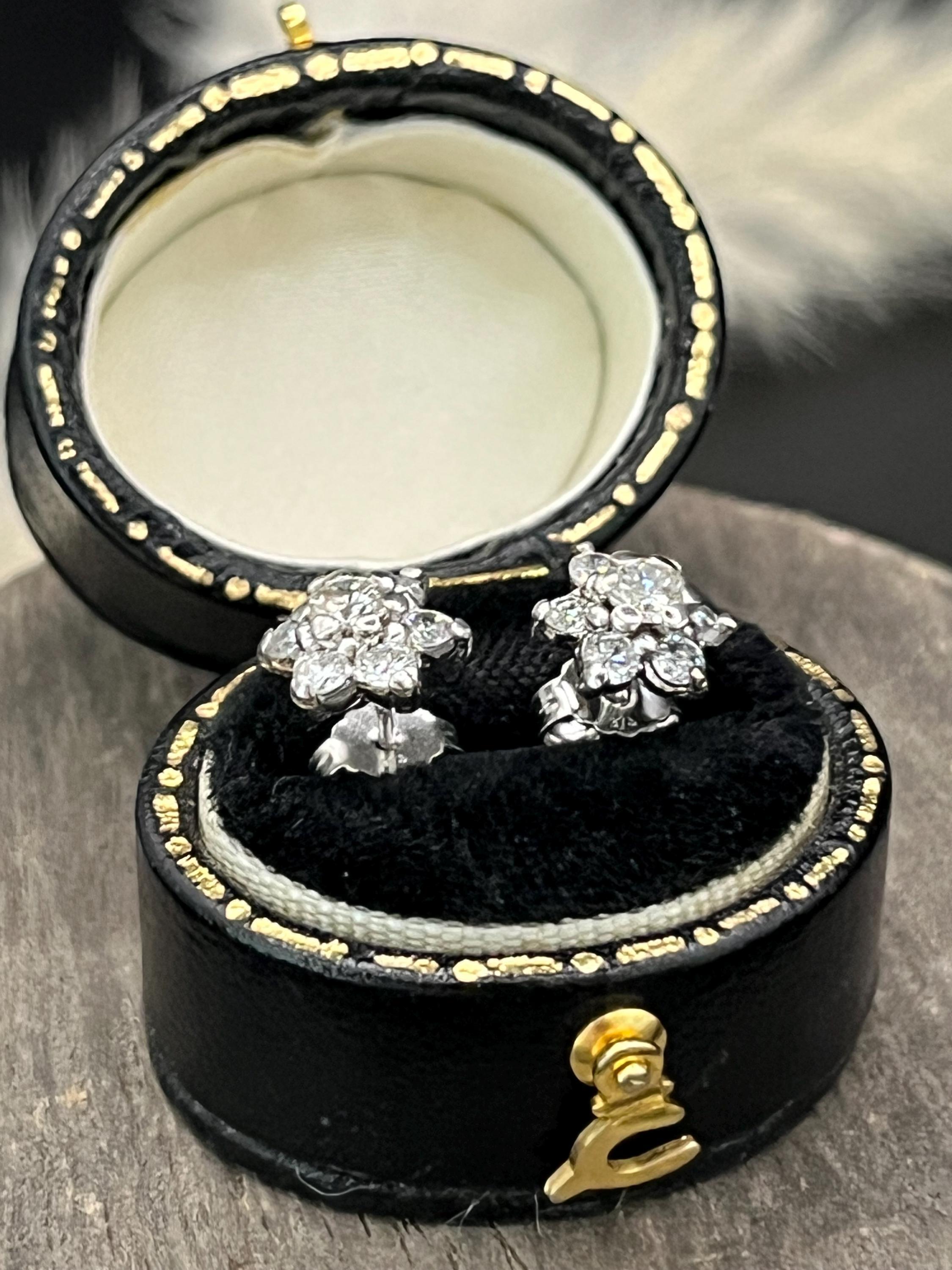 14-Karat-Weißgold-Diamant-Cluster-Ohrstecker, CIRCA 2000 im Zustand „Gut“ im Angebot in Brighton, GB