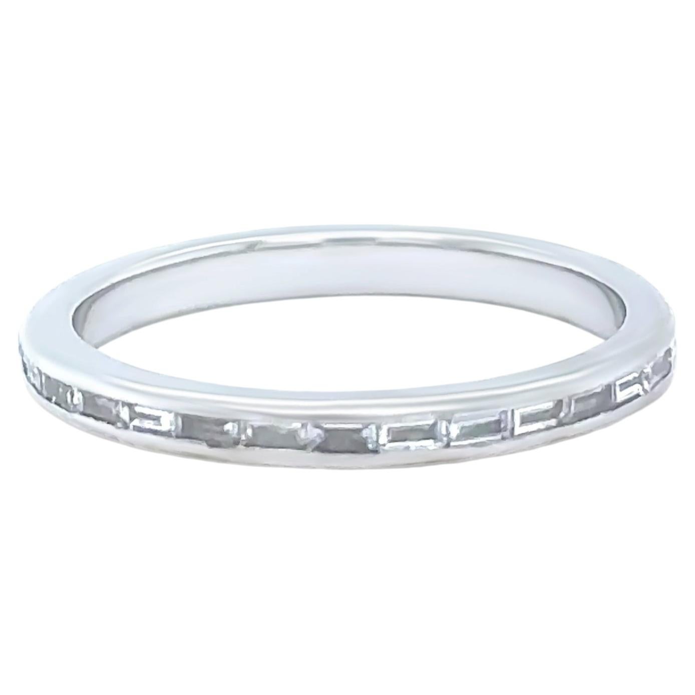 14-Karat-Weißgold-Eternity-Ring mit Diamanten, 0,45 Karat, 2,2 g im Angebot