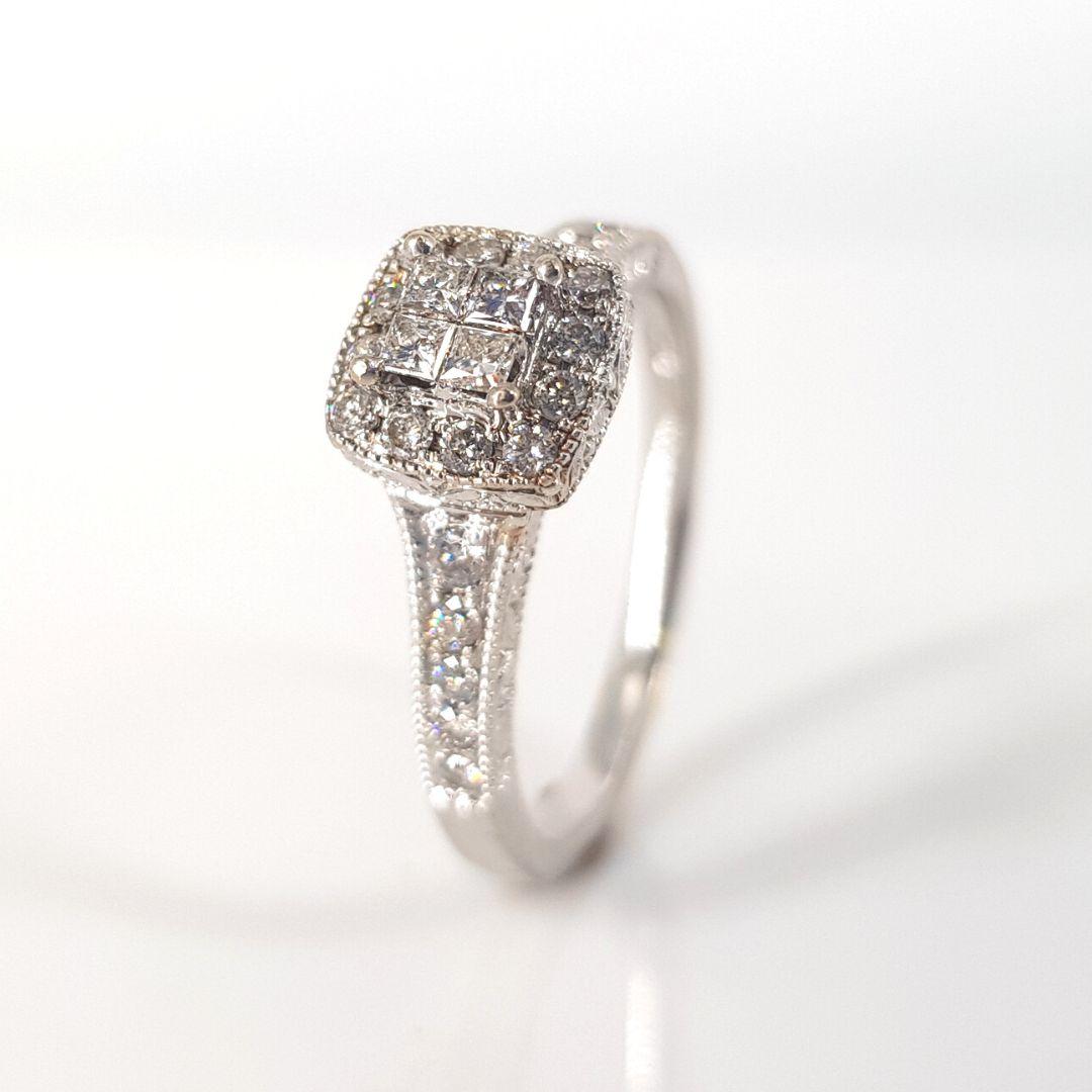 14 Carat White Gold Diamond Ring For Sale