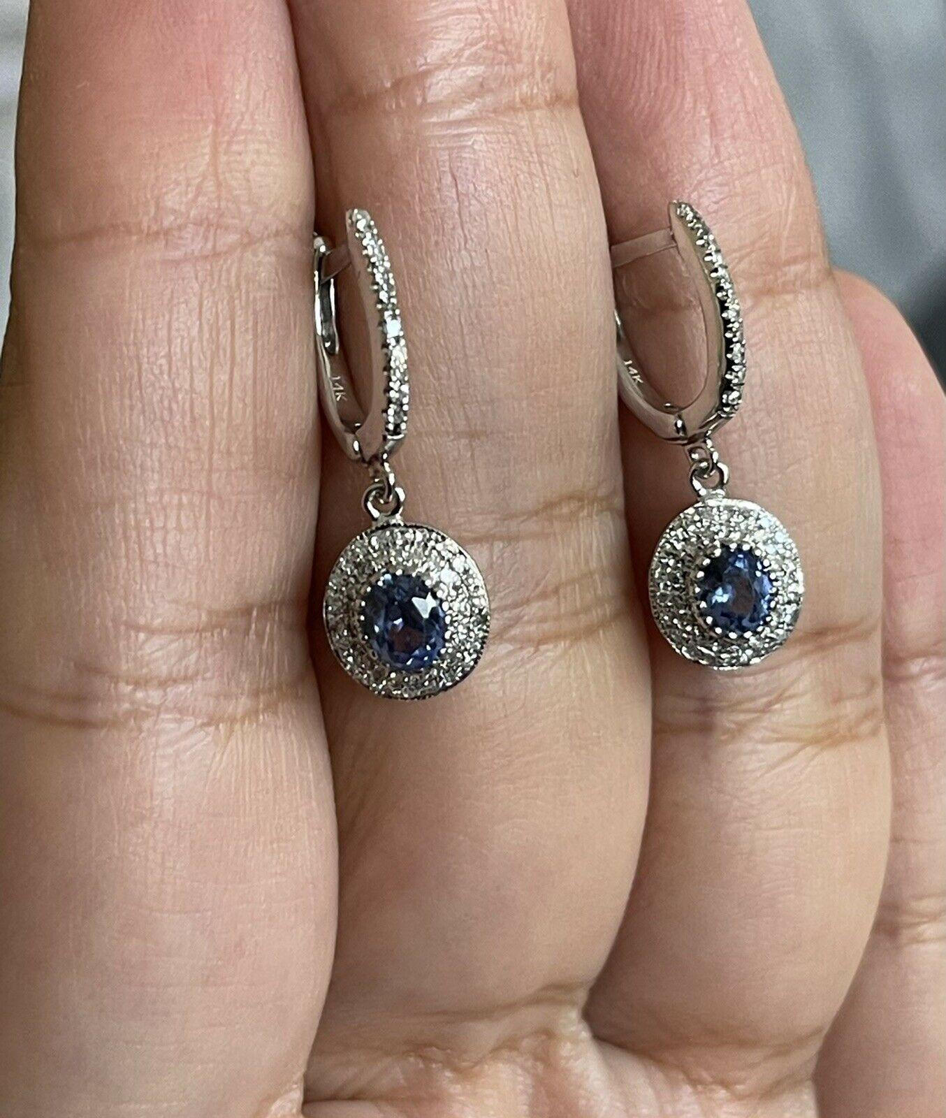 Boucles d'oreilles pendantes en or blanc 14 carats avec saphir et halo ovale de 1 carat en vente 2
