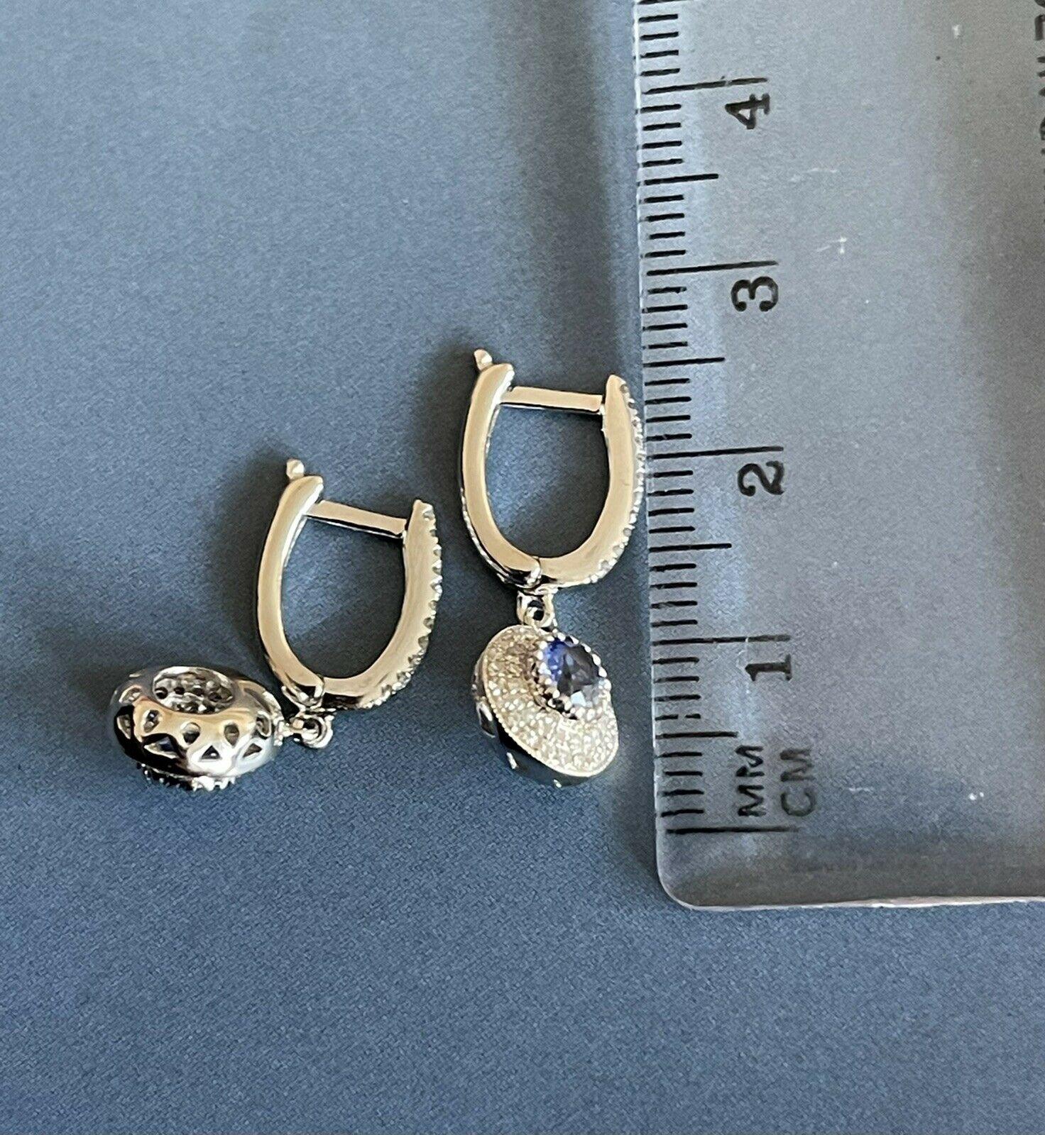Boucles d'oreilles pendantes en or blanc 14 carats avec saphir et halo ovale de 1 carat en vente 3