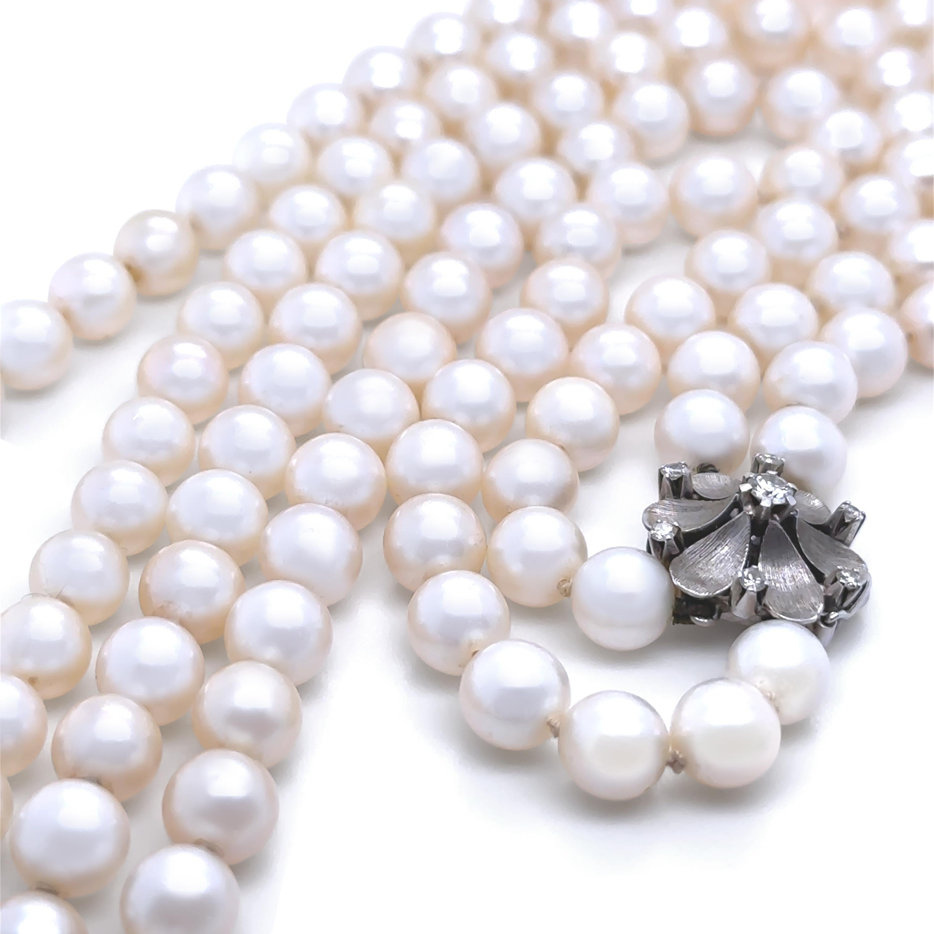 Taglio rotondo Collana di perle coltivate a doppio filo in oro bianco 14ct con diamanti 0,26ct in vendita