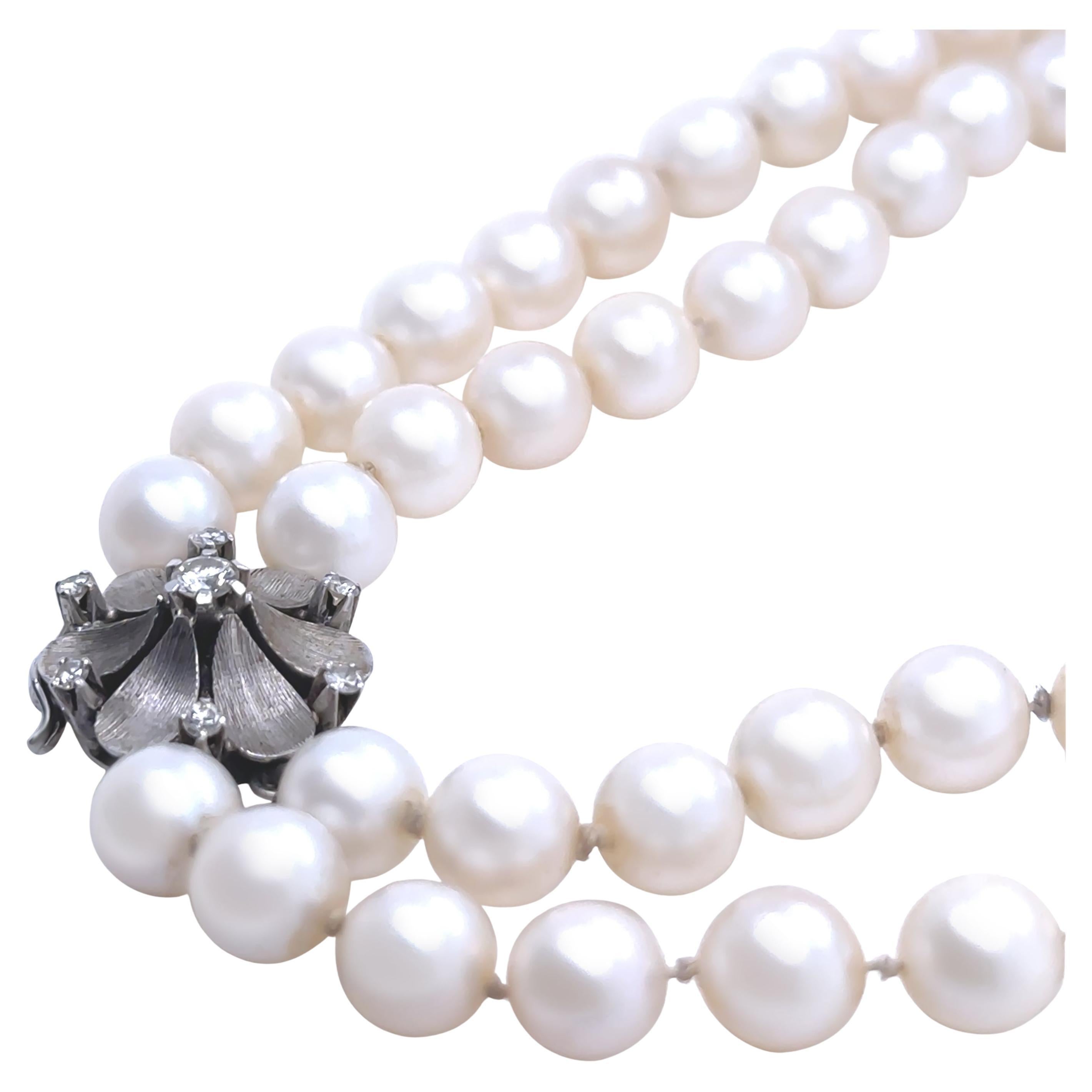 Collana di perle coltivate a doppio filo in oro bianco 14ct con diamanti 0,26ct in vendita