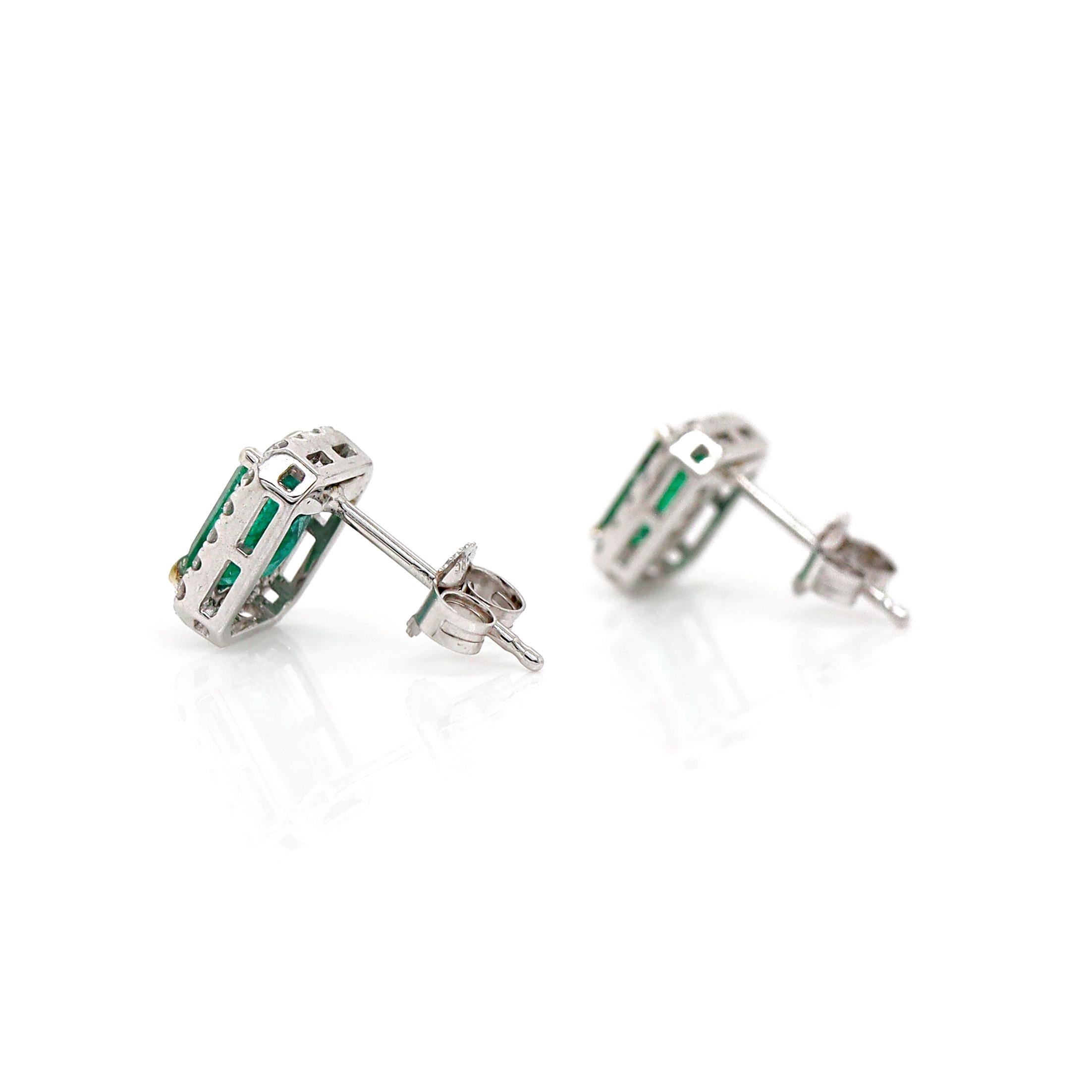 Orecchini con smeraldo e diamante in oro bianco 14CT In condizioni Nuovo in vendita a Sydney, NSW