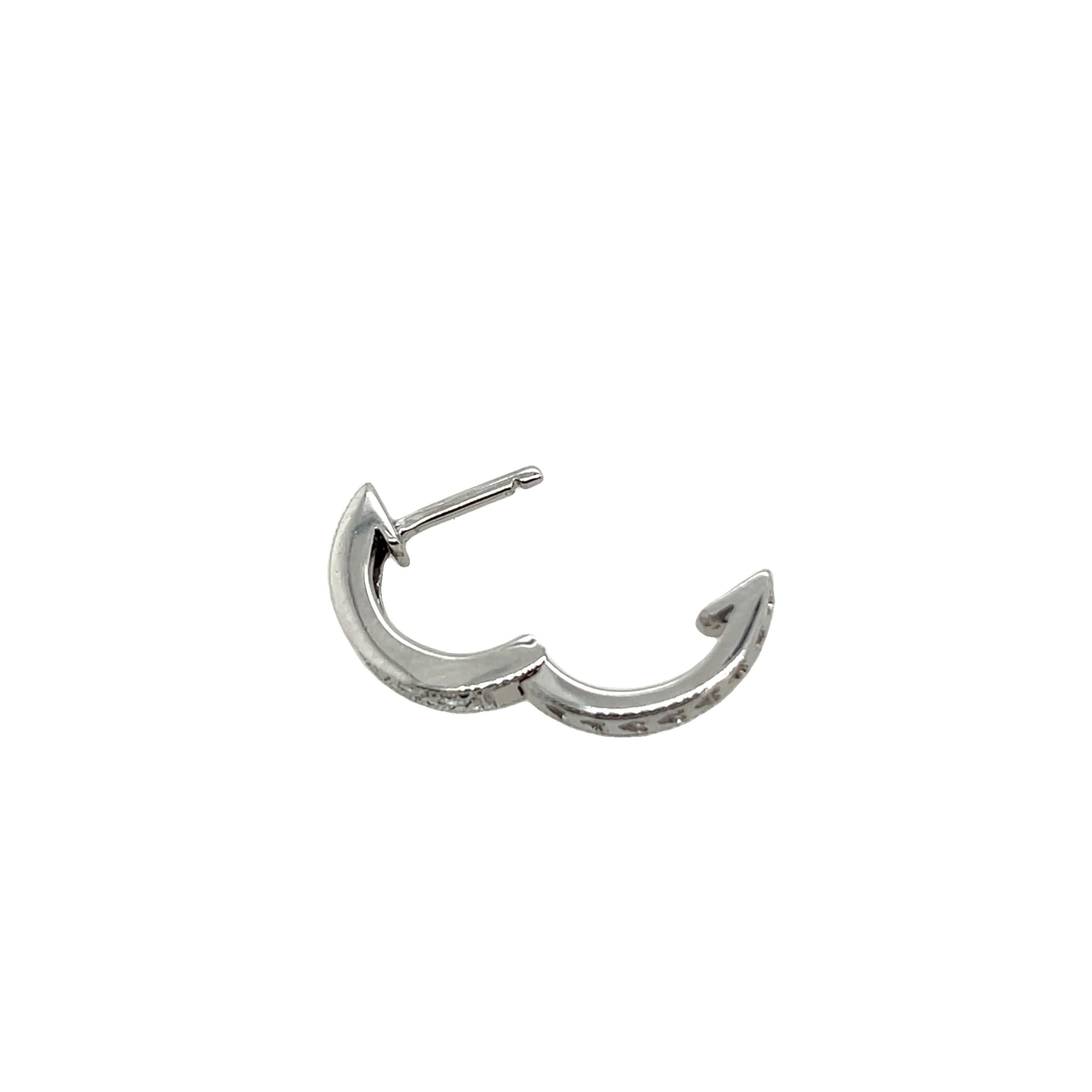 Pendiente sencillo con bisagra de diamante natural en oro blanco de 14 ct Corte redondo en venta