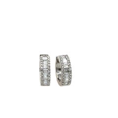 Orecchini a cerchio con diamanti naturali in oro bianco 14ct, con 0,95ct di diamanti naturali incastonati