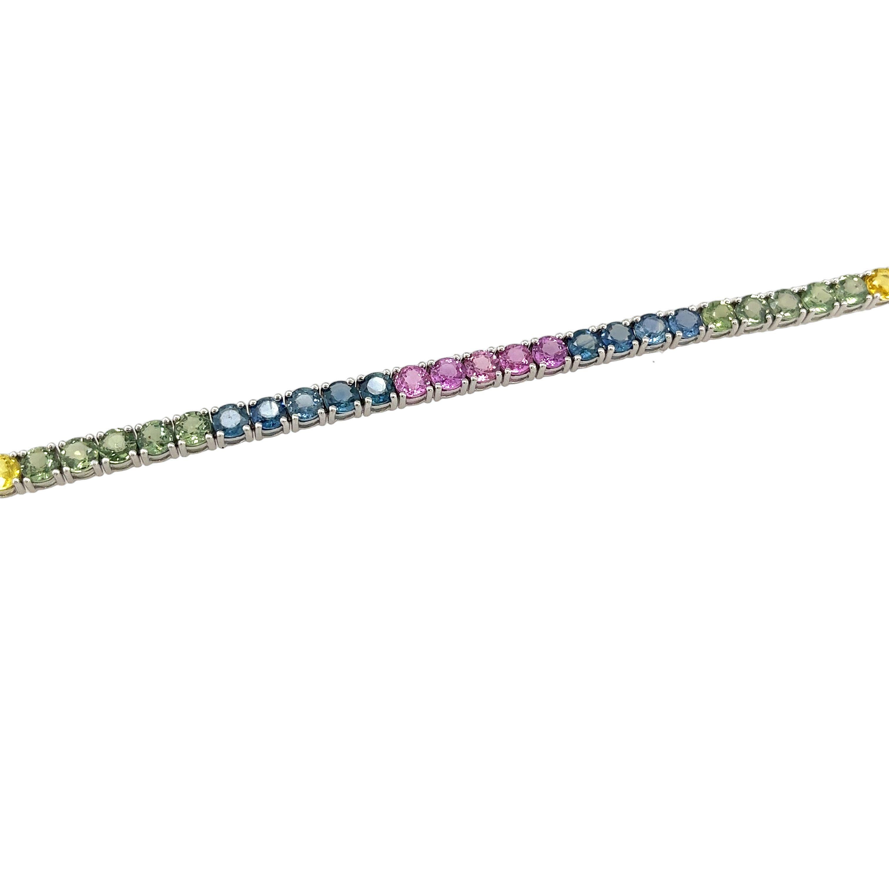 Taille ronde Bracelet tennis arc-en-ciel en or blanc 14 carats avec saphirs naturels en vente