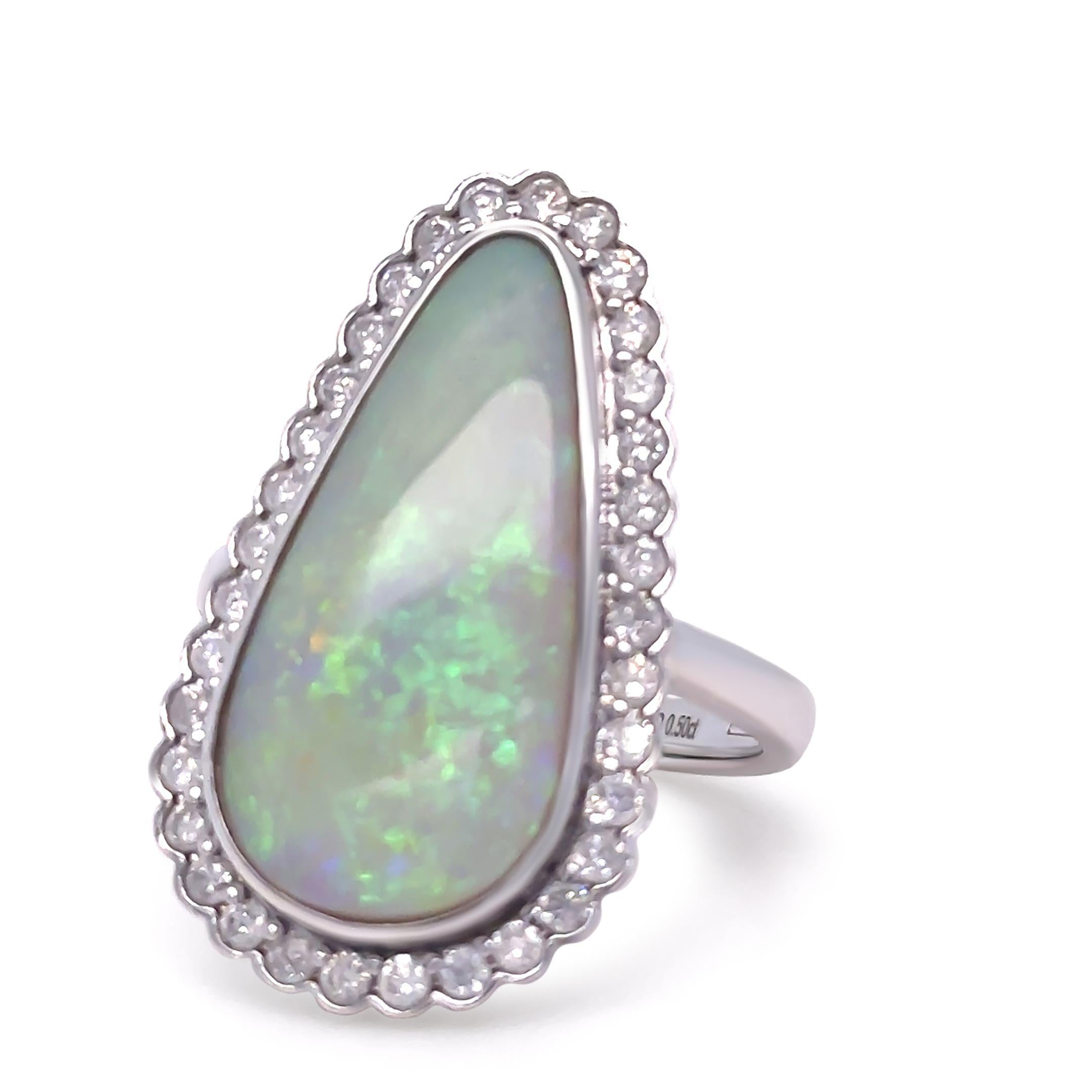 14 Karat Weißgold Opal und Diamant Kleidring 4,70 Karat (Tropfenschliff) im Angebot
