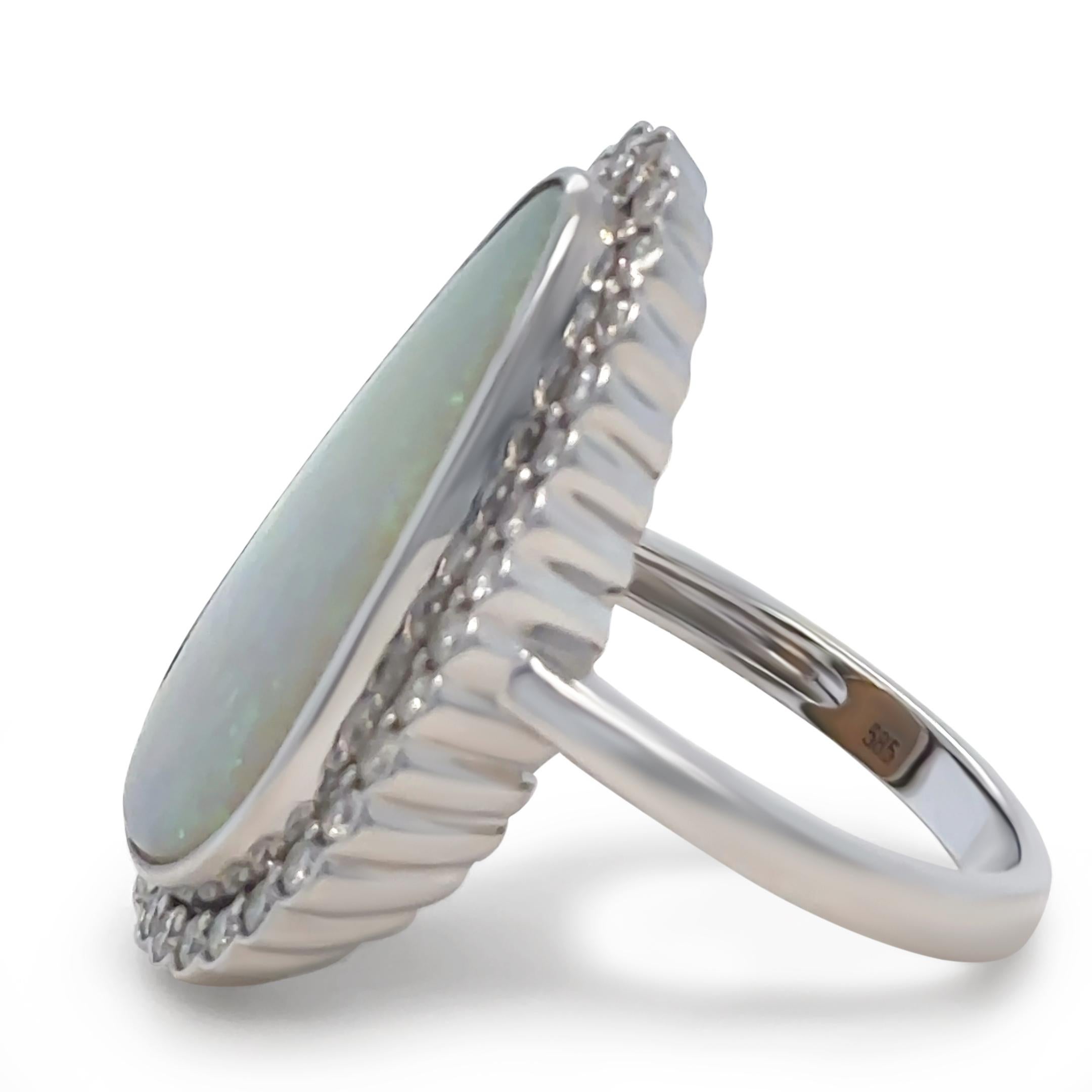 14 Karat Weißgold Opal und Diamant Kleidring 4,70 Karat Damen im Angebot