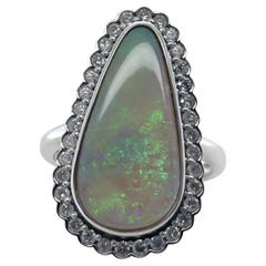 Bague habillée en or blanc 14 carats, opale et diamant 4,70 carats