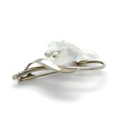 Broche florale en or blanc 14ct avec cristal de roche, perles de culture et diamants 11.93g