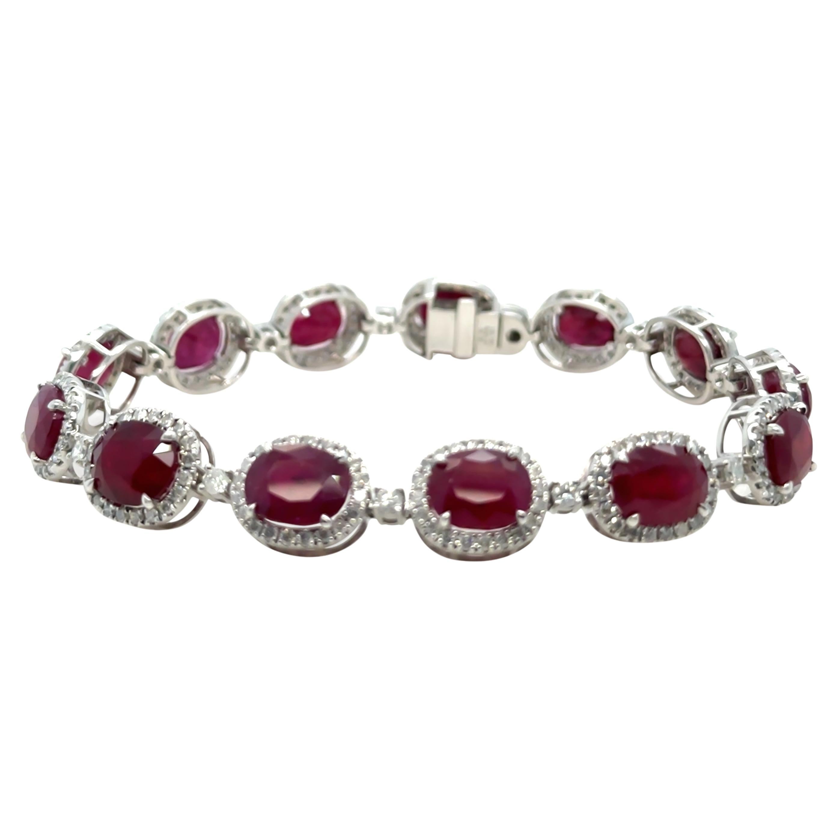 Pulsera de oro blanco de 14 ct con rubíes y diamantes 29,26 ct