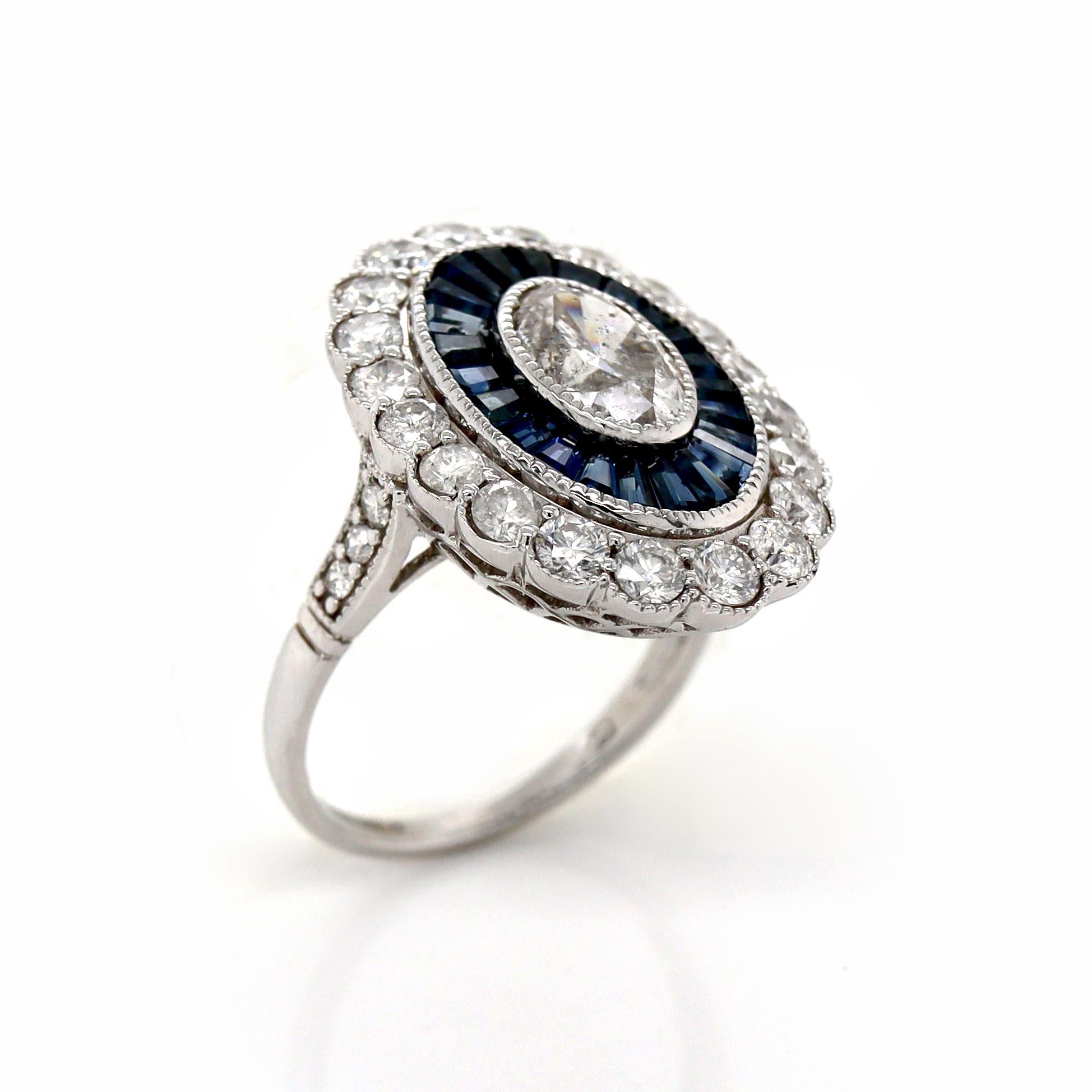Taglio ovale Anello da cocktail con zaffiro e diamante in oro bianco 14CT in vendita